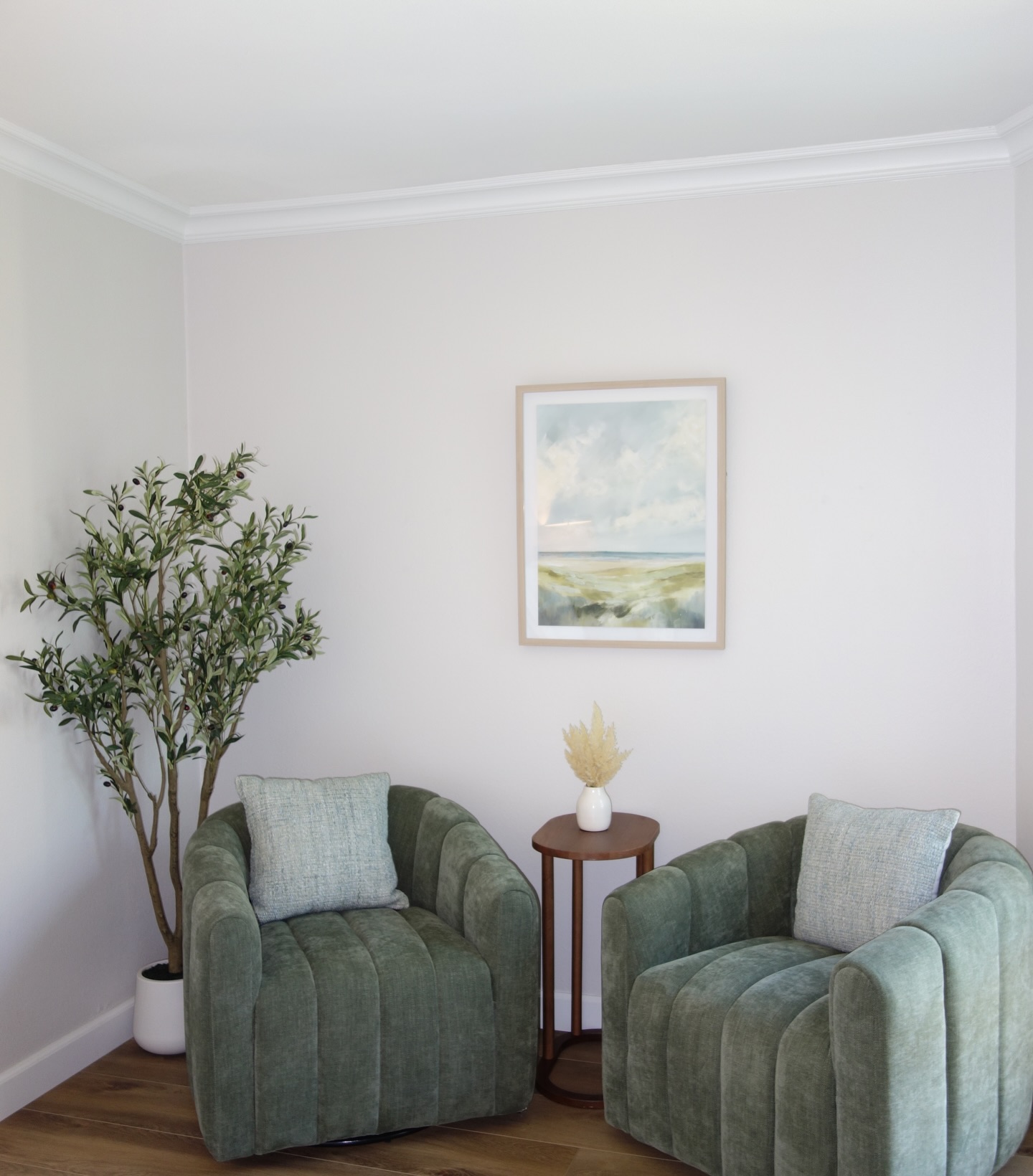 Morning coffee + a view anyone? More to come on our latest stage that’s right on Lake Murray! ☕️ ✨
#homestaging #realestate #interiordesign #homedecor #sandiego