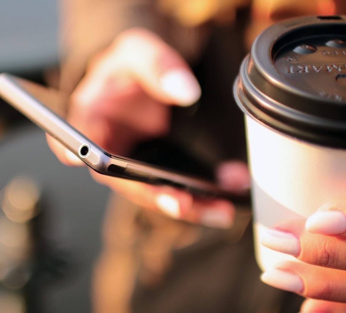 OGGI, TUTTI I TIPI DI ATTIVITA' HANNO BISOGNO DI UN SITO WEB... DAL PANETTIERE ALLA GELATERIA DALLA PICCOLA IMPRESA ALLA MULTINAZIONALE... MA PERCHE'? Per acquisire nuovi clienti è necessario essere visibili sui mezzi che le persone utilizzano per reperire informazioni sui prodotti/servizi che intendono acquistare: nel mondo di oggi la maggioranza delle persone si rivolge ad Internet, in particolare ai Motori di Ricerca come Google, Yahoo o Bing. Il 93% delle decisioni d’acquisto inizia con una ricerca su un Motore di Ricerca, il 60% di tutte le ricerche effettuate viene svolta tramite Google, il motore di ricerca più usato al mondo! *** Uscire come primi nelle ricerche Google aumenta le vendite del 110% e GRAZIE AL SEO, ALL'INDICIZZAZIONE ED ALLE PAROLE CHIAVE che si riescono ad inserire sotto il codice di un sito Web si aumenta la visibilità e l'interazione virale in modo esponenziale a costo 0. Molto più della semplice pagina Facebook o Instagram *** ACCESSIBILITA':
Un sito web è online e accessibile 24 ore al giorno, tutti i giorni dell’anno. Di conseguenza, i vostri clienti e quelli potenziali potranno visitare il vostro sito per chiedere supporto o informazioni su prodotti e servizi.
CREDIBILITA':
Quando i consumatori non riescono a trovare una società online, scatta l’allarme. Quest’azienda esiste veramente? Mi posso fidare di loro? Stanno cercando di truffarmi? Le persone sono più scettiche che mai. Anche quando i consumatori non acquistano online, fanno una ricerca prima di acquistare.
PUBBLICITA' A BASSO COSTO:
Il Web ha una portata molto più ampia rispetto a qualsiasi altra forma di pubblicità. Nonostante il fatto che per generare molto traffico sul sito web occorrano tempo e strumenti adeguati, la creazione di un sito web risulta uno strumento pubblicitario rapido e dai costi contenuti. *Easy Ware affianca la tua impresa nelle attività quotidiane, fornendoti il supporto e la strategia vincente di cui hai bisogno* #webstagram #website #webmarketing #websites #webagency #socialmedia #socialmediamarketing