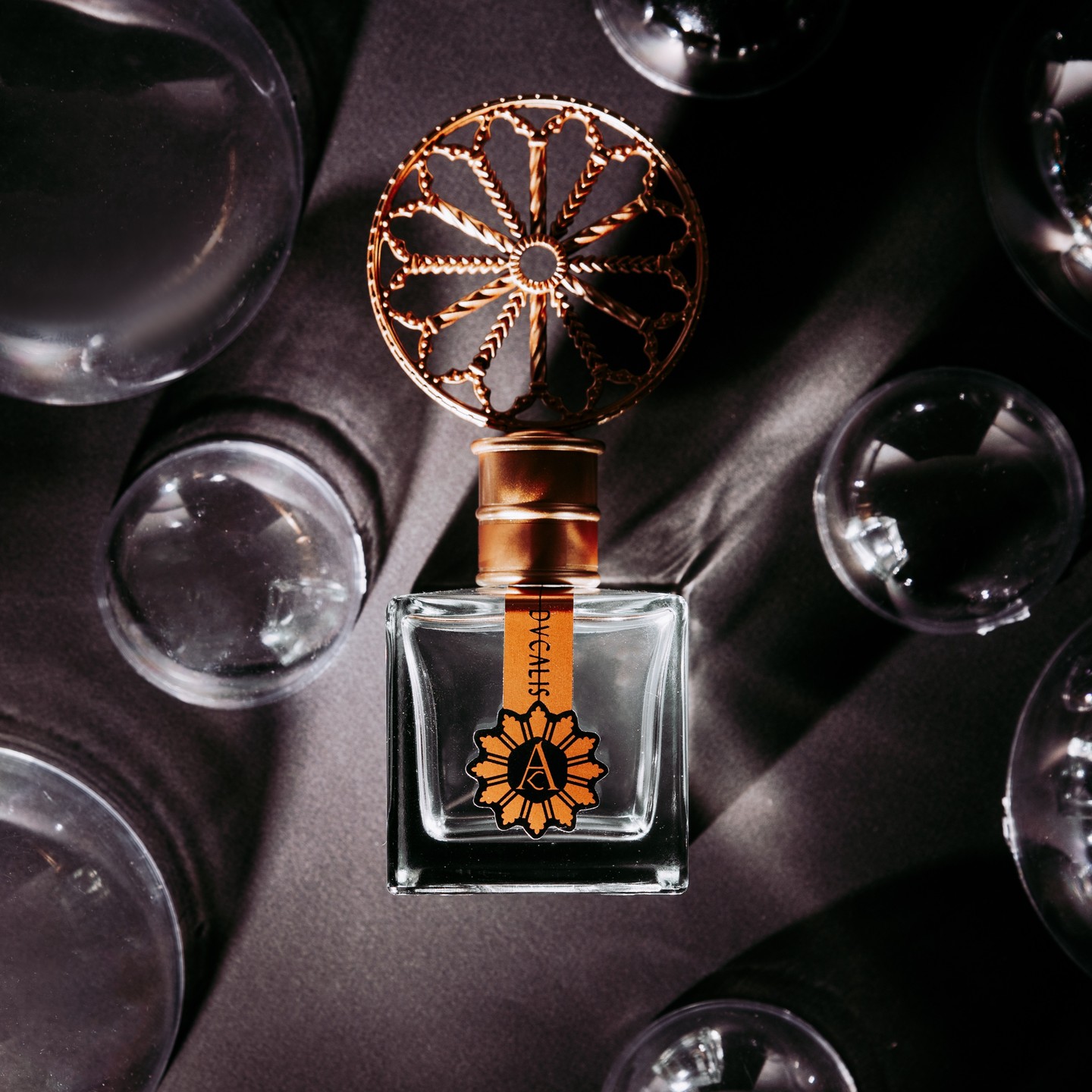 #Ducalis #extraitdeparfum by #angelaciampagna #fineartisanalperfumes
An elegant banquet
Main Accords
SALT/OUD
#altaprofumeriaartigianale™
#nicheperfume
#olfactiveculture