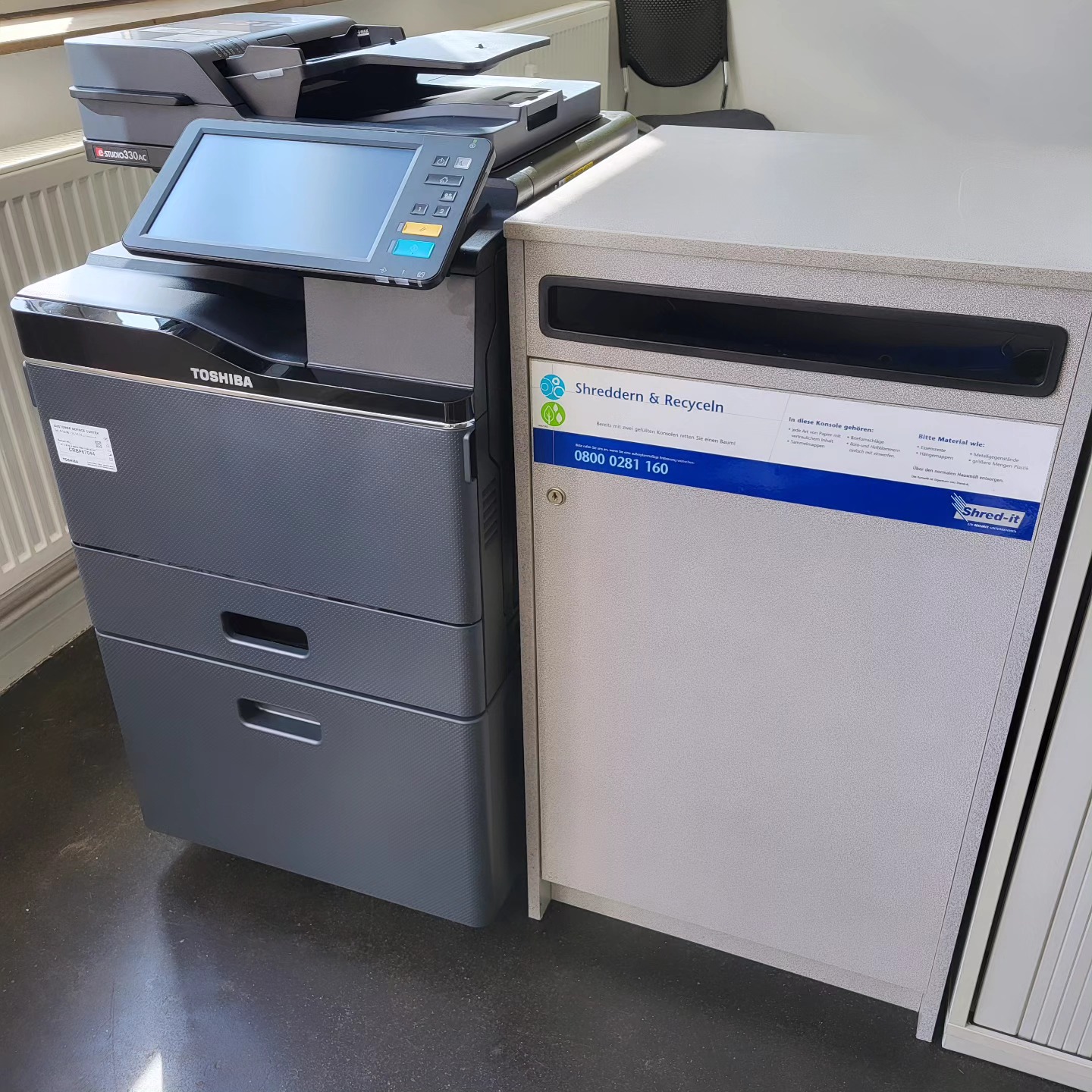 Wir stehen für digitale Prozesse und halten selbstverständlich alle DSGVO Anforderungen ein. Eingehende Post wird gescannt und per Schnittstelle direkt in unser ERP von @immoware24 übermittelt. Dort erfolgt zeitgleich eine KI-basierte Erkennung und Zuordnung. Das Papier wird in den abgeschlossenen Containern gesammelt und monatlich von Shred-it abgeholt und vernichtet.
#digtaleverwaltung #hausverwaltung
#bauträger
#projektentwickler #neubau #digitaleprozesse