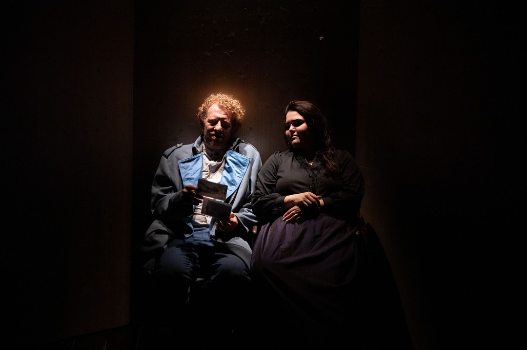 Under a Low Sky, December 7th & 8th at KET, Athens! We ❤️ this photo from the show.
@tvcontrolcenter @institutfrancaisgrece @betweentheseasfestival @1927artspace @lesrencontresalechelle @bozarbrussels @napoliteatrofestival @kunstfest_weimar @shubbakfestival @onedanceweek @dancingontheedge @dcafegypt @nandamohammad @beyond2shores @dnlgorman @sharifandoura @bissanealcharif @mophradat @und.athens @theatromanis @eirini_catisart @all4fun.gr @tetragwno.gr @subrosaspace @doreentoutikian @anassos
#theater #performance #syrianart #athens #performancearts #arabartists #syria #waelali #creativeeurope #artistinexile