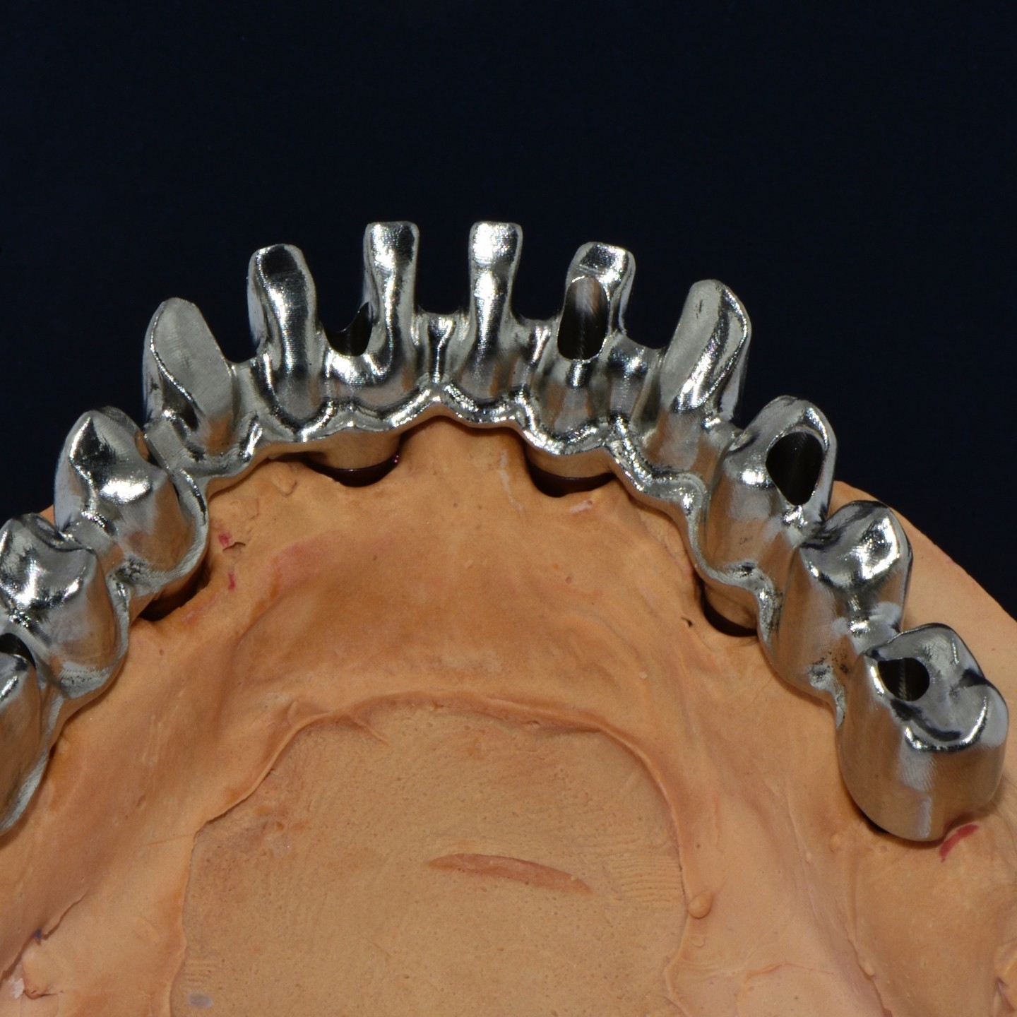 Las prótesis Metal Porcelana son un ejemplo de calidad. En CAD CAM México somos una solución digital y podemos utilizar las mejores máquinas de fresado para crear las infraestructuras más exactas. - - - Aviso de responsabilidad: Todas las fotos publicadas en esta cuenta de Instagram son propiedad intelectual de Estudio de Porcelana Suizo S.A de C.V. y están protegidas por derechos de autor. #CadCam #Mexico #Cromocobalto #implantologia #implantesdentales #dentistry #dentista