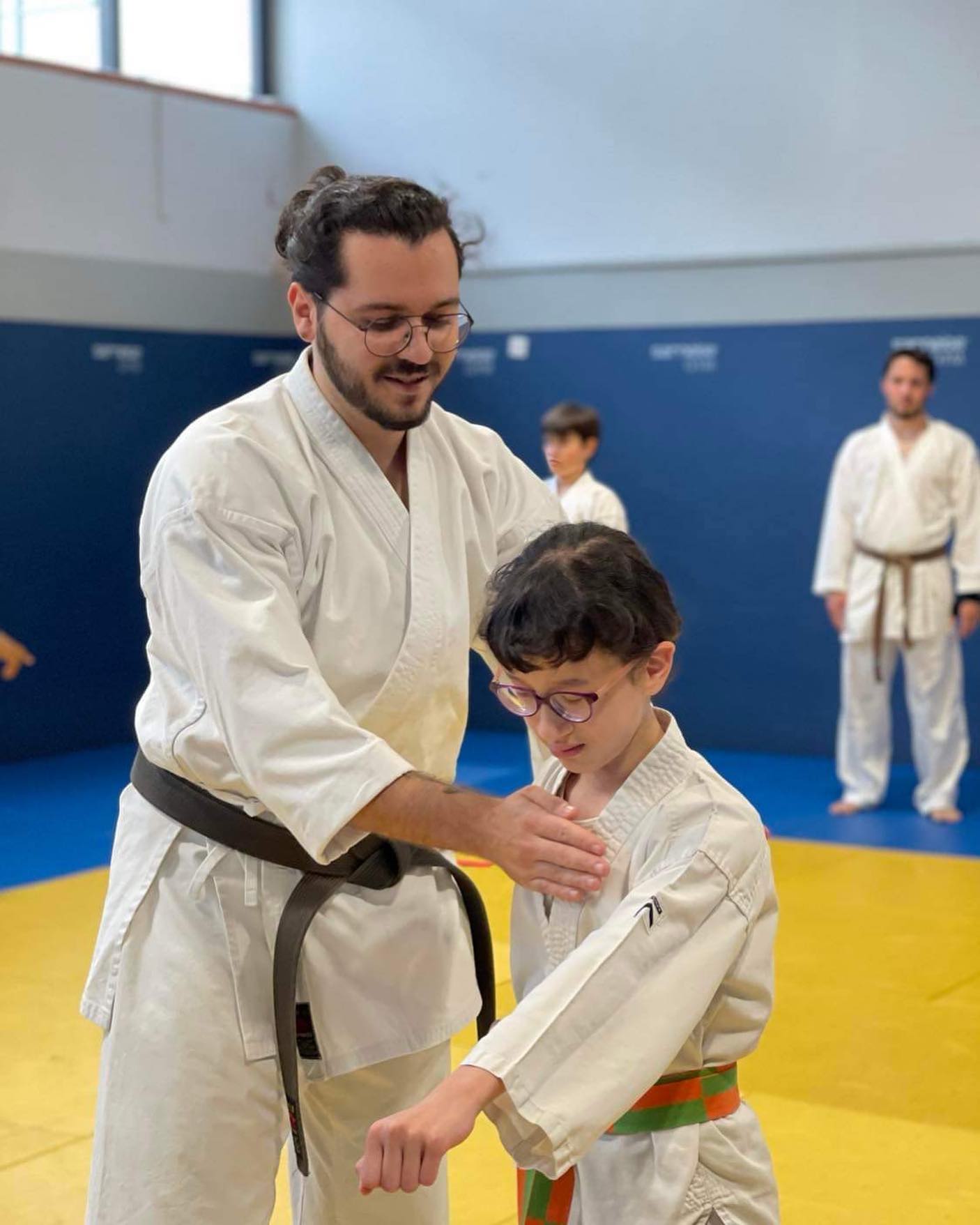 Les conseils du sensei sont précieux 🧏♂️
#karate #karateshotokan #combat #ffk #karatetraining #kumite #shotokan #karatedo #kcc #karatetoulouse