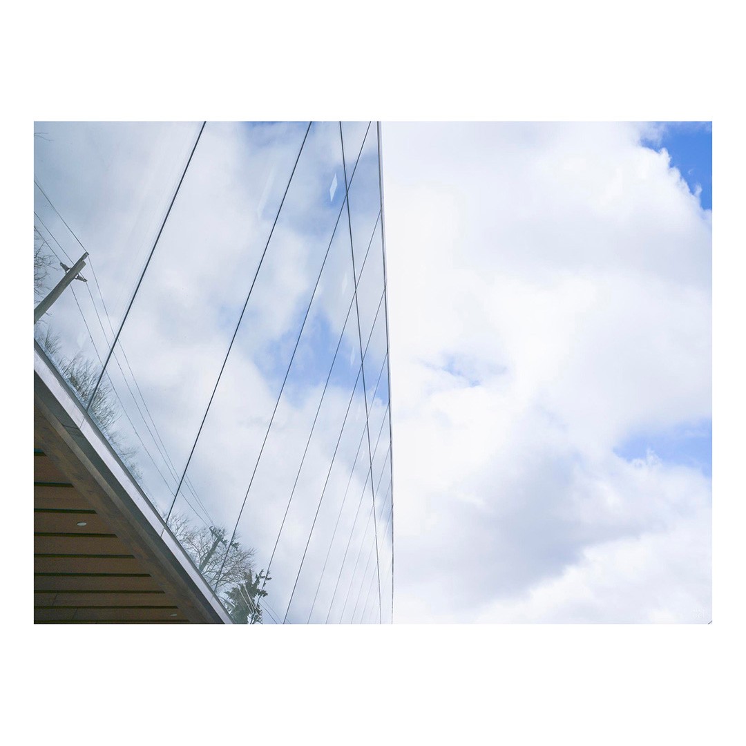 ...#toronto #ontario @cityofto #architecture #architecturephotography #placephotography #senseofplace #clouds #reflection