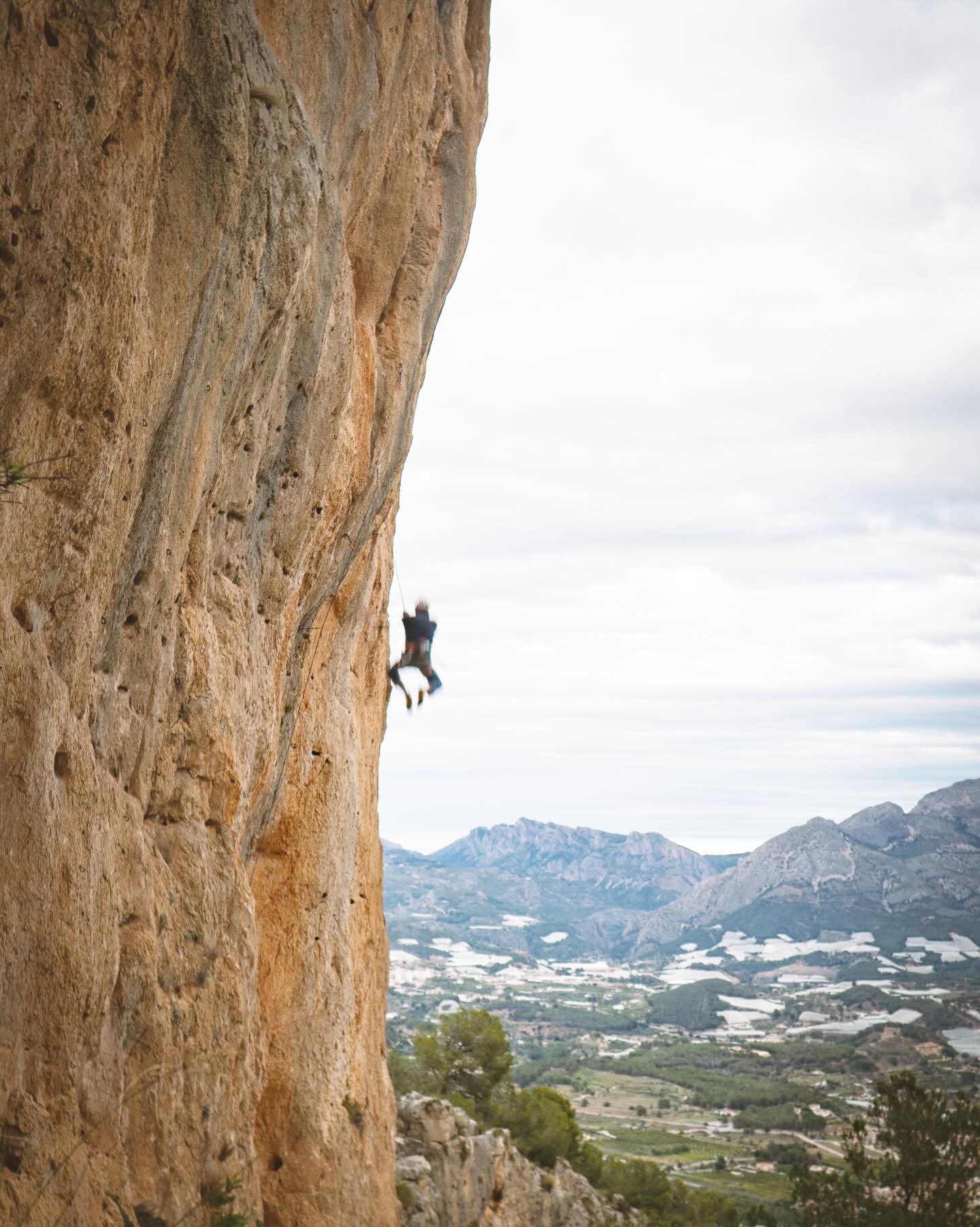 I can’t really add much to the masses of stuff written on falling, some of which is brilliant, some of which isn’t… But I’m inherently scared of falling.
Over time and with a lot of work I’m usually pretty good at managing it. Sounds silly to be scared of falling on bolts but there’s far more to it than that, I’m petrified of spiders too 😂
What I will say though is it’s so freeing to fall off trying and (temporarily) failing rather than just shouting down take - although there’s absolutely a time and place for that too.
For me it’s mostly just down to repetition but importantly with trustable belayers. This trip has been hard on the latter point because I’ve mostly been solo and climbing with random people (all of whom have been great to hang out with 🙌). I’ve been climbing a long time, and working in climbing a long time too so I think I’m pretty good at making solid judgements pretty swiftly and I think I’ve tested every belayer this trip, but not on purpose, sorry about that but thanks for all the catches 😂
It’s easy to be grumpy about failing on a route but there’s always positives and today’s attempted flash on this 7b was a good example. Annoyed to fall but really happy to fall trying, guessed a little wrong on a big move ✈️
.
#climbing_pictures_of_instagram #flying #sportclimbing #costablanca