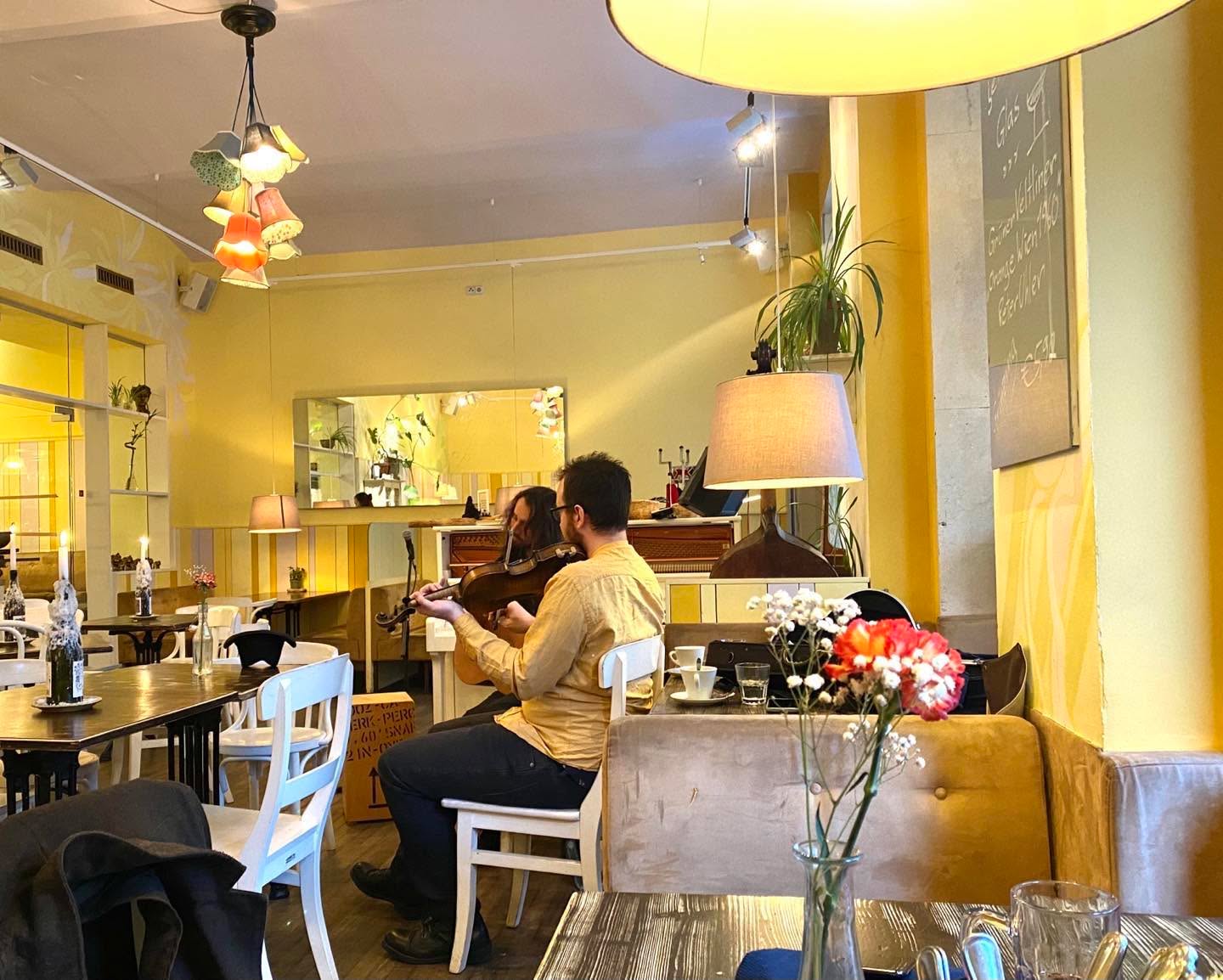 Live Musik im Frau Mayer !!! Cherem è Chuzpe