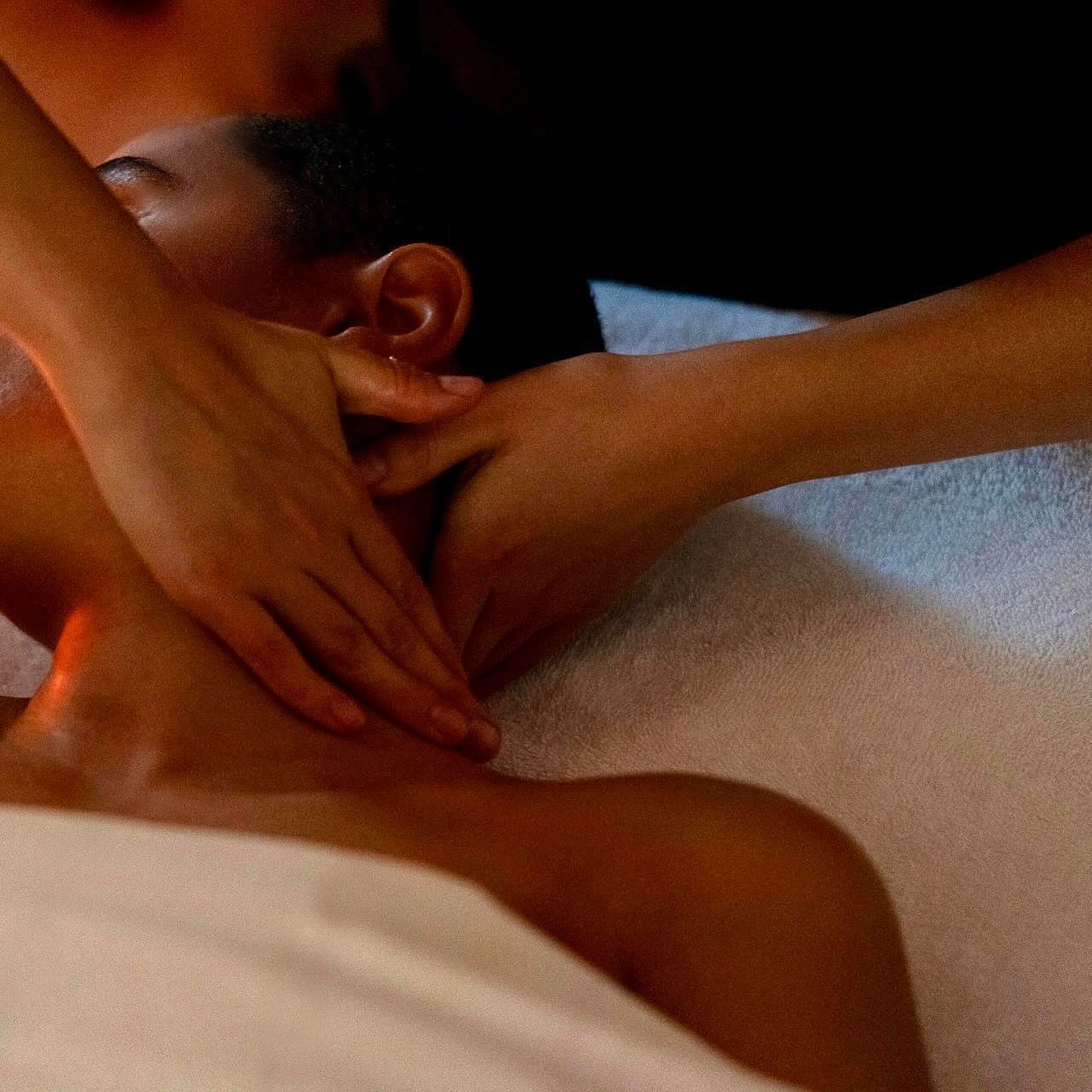 Combining intuitive touch with therapeutic techniques, the relaxation massage incorporates a blend of modalities aimed at dissolving tension and soothing the nervous system to allow a ripple effect of healing to take place throughout the mind and body.
30, 45 and 60 Minute sessions are offered