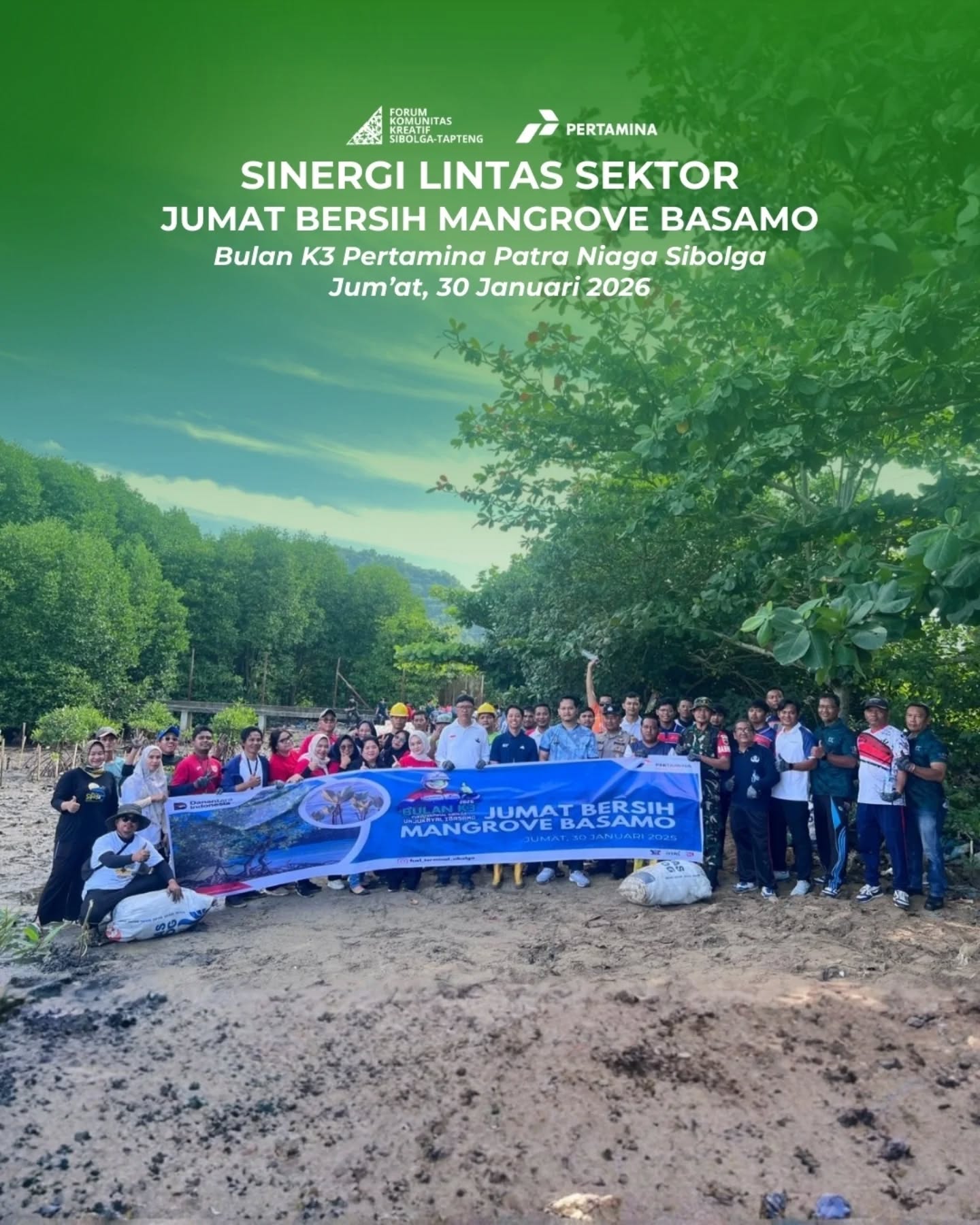 Sinergi Hijau: Konsistensi Menjaga Pesisir Sibolga! 🌊🌱
30 Januari 2026, FKK Sibolga Tapteng kembali beraksi dalam kegiatan "Jumat Bersih Mangrove Basamo". Aksi nyata ini dilaksanakan dalam rangka memperingati Bulan K3 Nasional 2026 yang diinisiasi oleh Pertamina Patra Niaga Sibolga @pertamina_sibolga .
Kegiatan ini bukan sekadar agenda seremonial, melainkan bagian dari komitmen berkelanjutan. Perlu diketahui, sejak tahun 2023, FKK Sibolga Tapteng telah dipercayakan oleh Pertamina Sibolga sebagai mitra strategis dalam rehabilitasi area mangrove. Kepercayaan ini terus kami jaga dengan aksi nyata di lapangan demi pulihnya ekosistem pesisir kita.
Terima kasih atas kolaborasi luar biasa dari berbagai pihak yang telah bahu-membahu:
- Pertamina Patra Niaga Sibolga
- Dinas PKPLH Kota Sibolga (@pemko_sibolga)
- Babinsa & Bhabinkamtibmas
Melalui semangat kolaborasi lintas sektor ini, kita membuktikan bahwa pelestarian lingkungan adalah tanggung jawab bersama. Selamat Bulan K3 2026! Mari utamakan keselamatan kerja dan kelestarian alam secara berdampingan.
Lestari Mangrove-nya, Sejahtera Rakyatnya! ✊