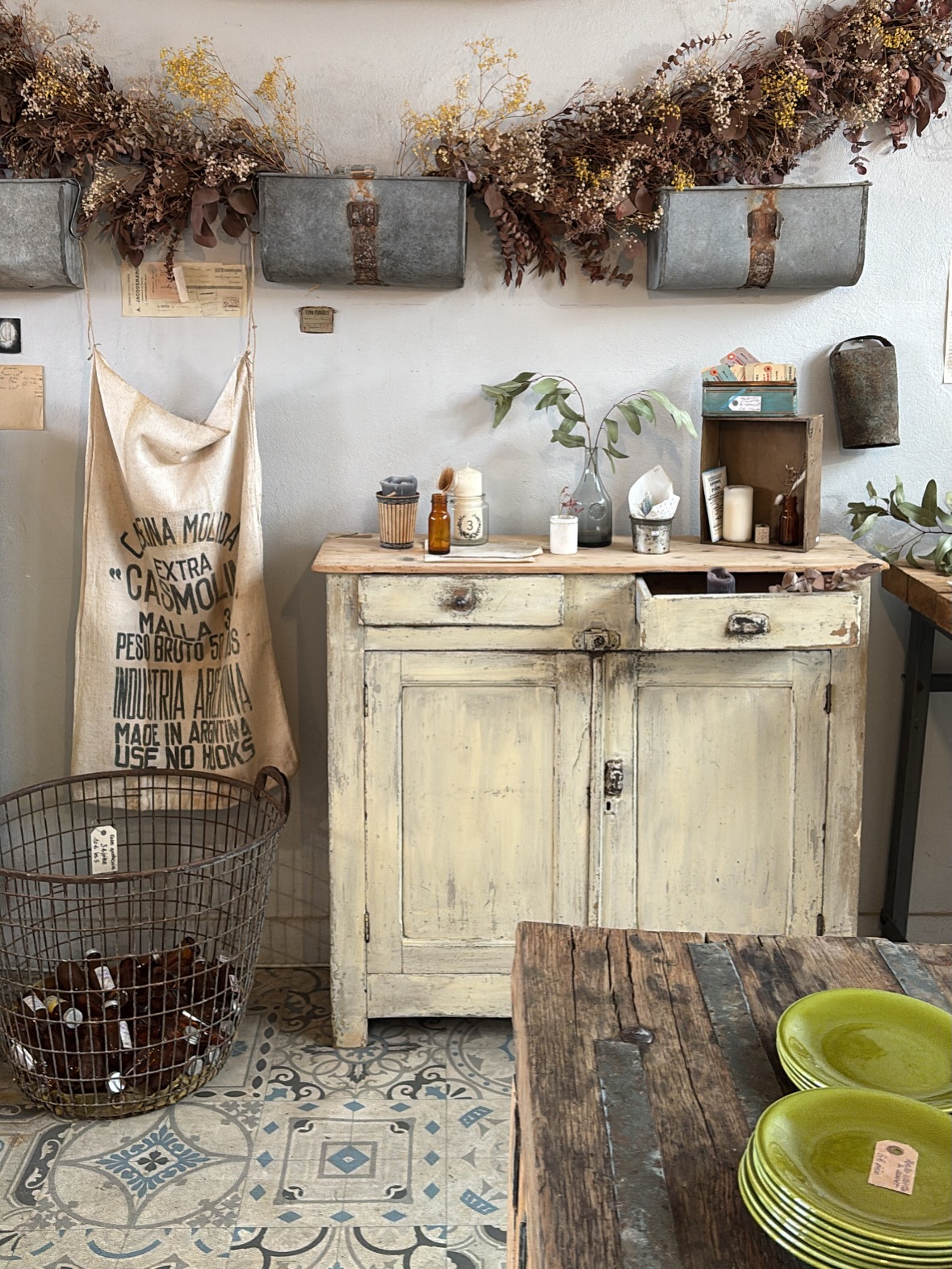 💚 En ce moment en boutique
On se retrouve ce week-end aux @pucesducanal samedi & dimanche, vous venez ?
📍 Puces du canal - Villeurbanne
Local Oslo - bâtiment ancienne école
#brocante #meubleancien #puces #brocanteenligne #meubledemetier