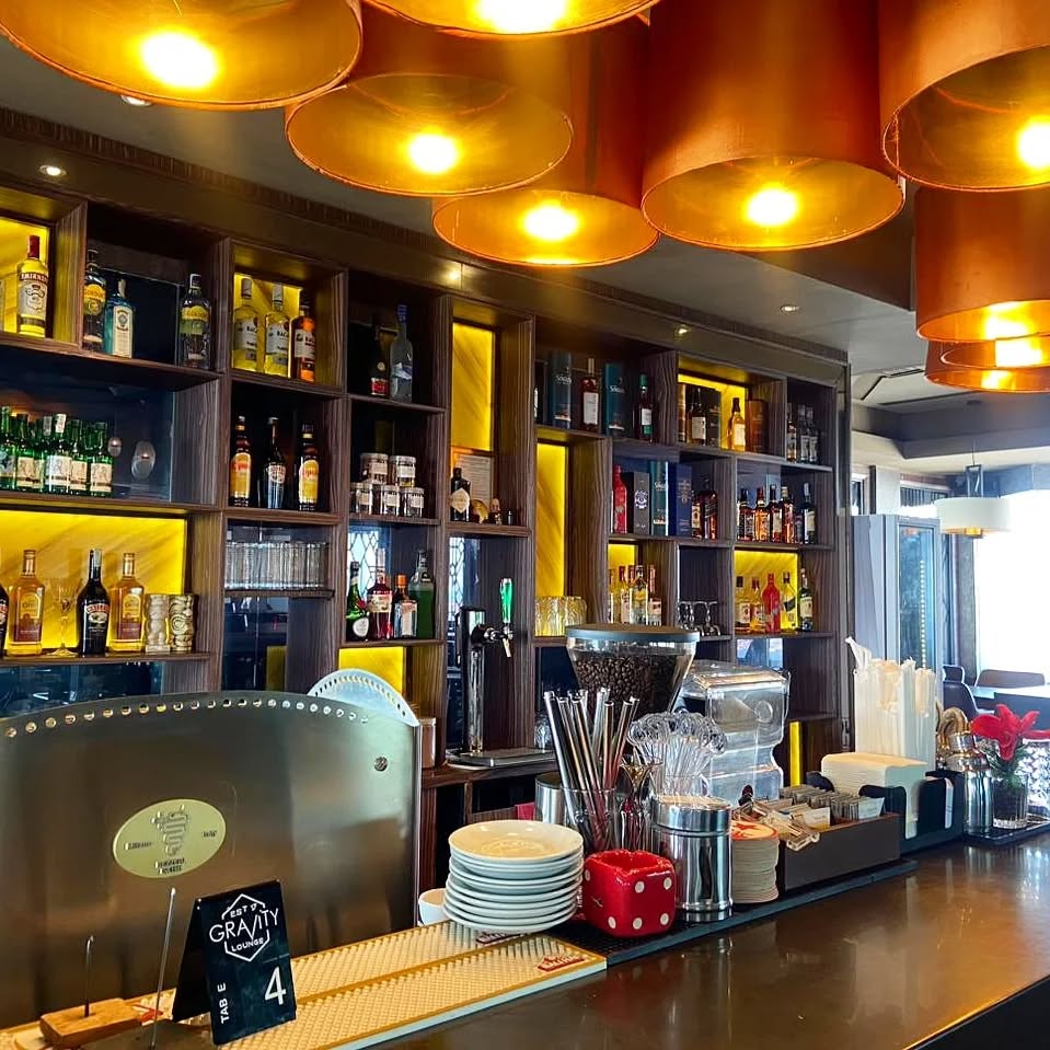 Dengan pemandangan laut dan kota Makassar Gravity Sky Lounge @gravityskylounge adalah tempat ngopi dan ngechill asik.
Kopi untuk Swissbel Losari Makassar dan Gravity Sky Lounge dengan Premium Blend oleh Republik Kopi yg 100% kopi Indonesia ☕️ 🇮🇩