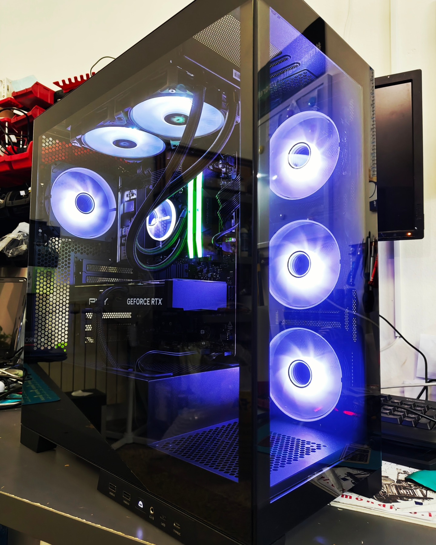 PC Gaming pronto 🚀🚀 di @vlad_godzilla
AMD Ryzen 7 7800X3D
32 GB Ram Corsair DDR5
RTX4070 SUPER
1 TB SSD NVME