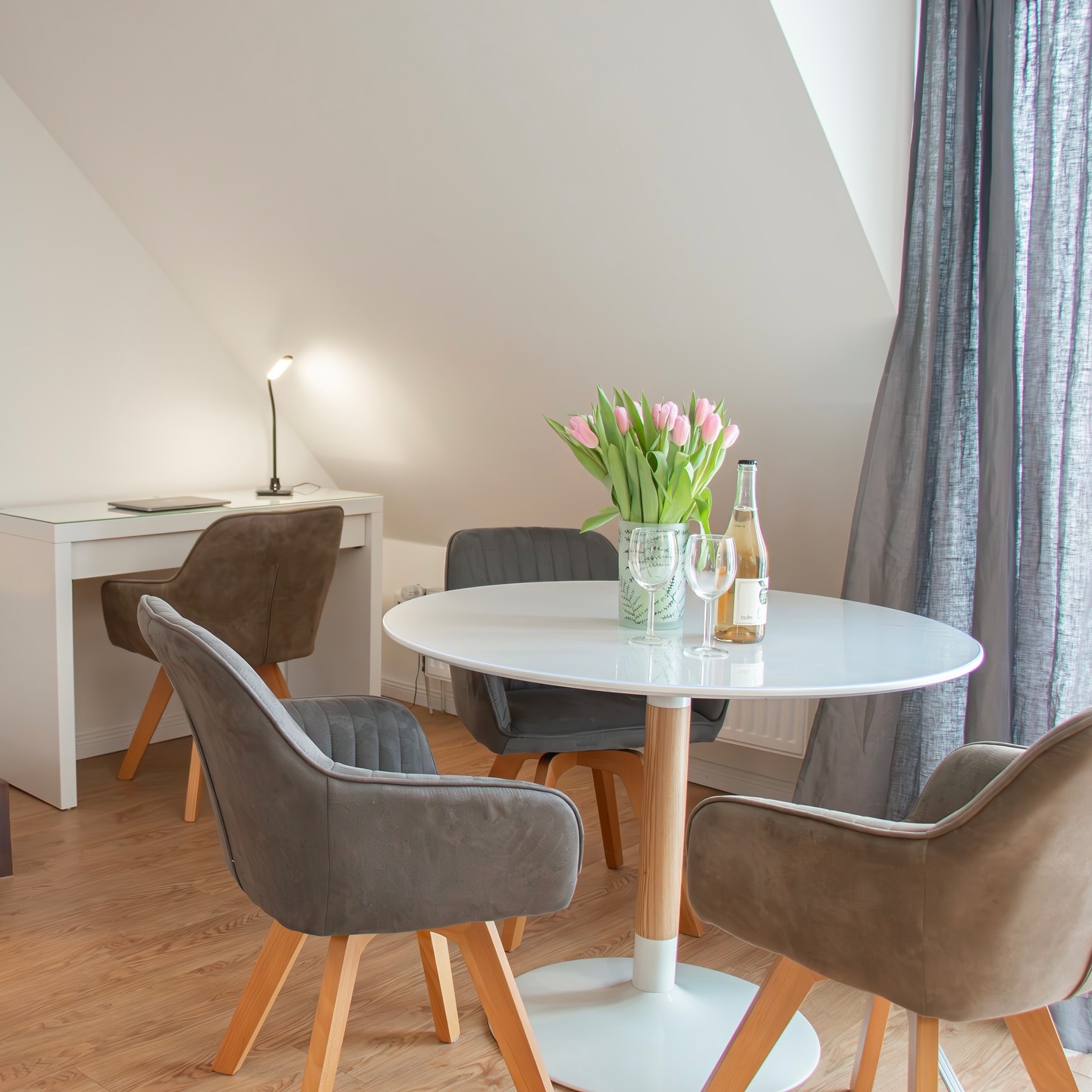 Auszeit über den Dächern von Stade 🏡
#zeitapartments #stade #ferienwohung #inneneinrichtung #interiordesign #gemütlich