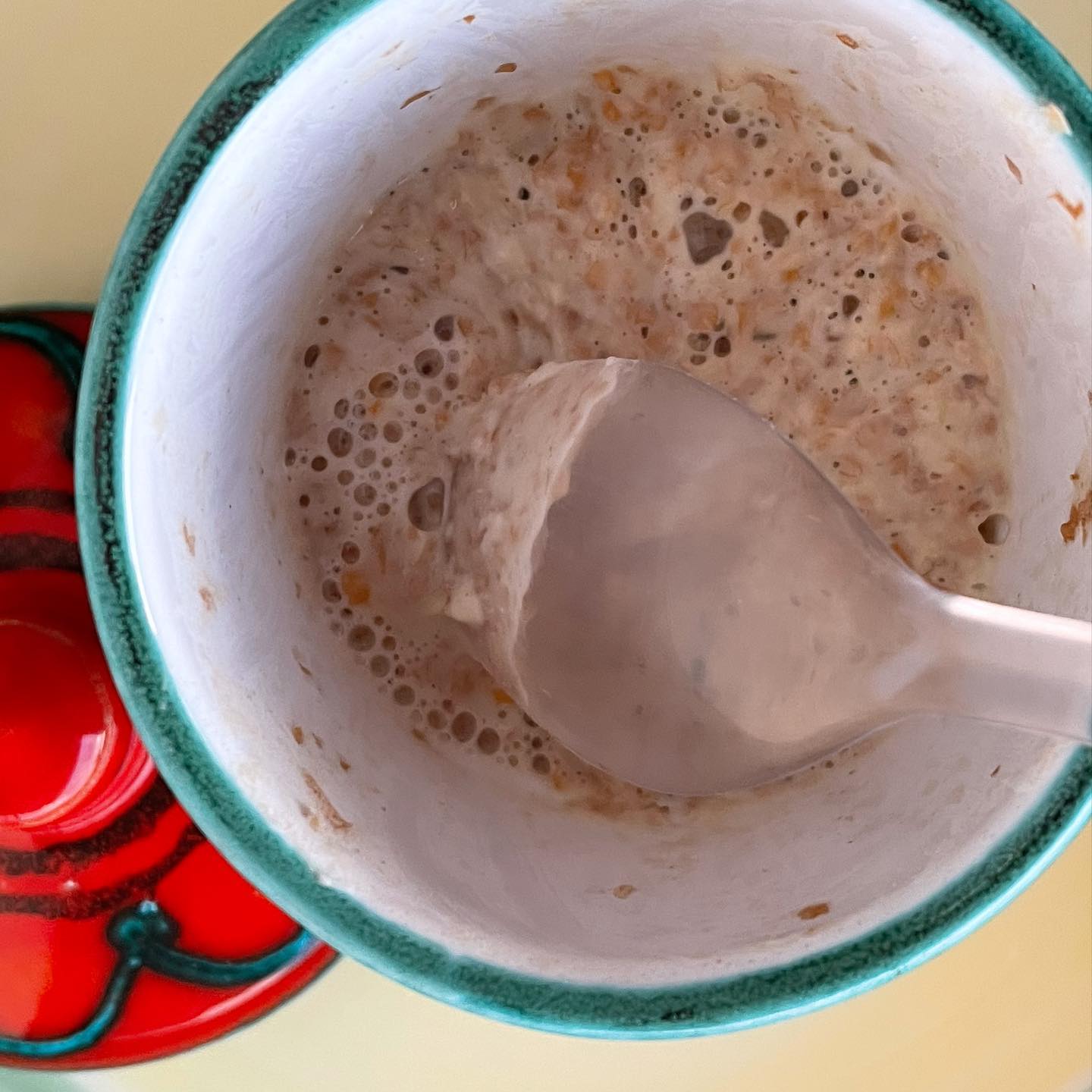 My Tropea Kitchen: Reviving Sourdough Starter Day 4: Status: more small bubbles, no visible rise. Same procedure: move 10g of starter to fresh bowl (discard rest), add 10g flour, 10g water, stir vigorously, cover and leave for 24 hours #sourdoughstarter #revivingsourdoughstarter #lievitomadre #sourdough #mytropeakitchen #bakingbread #sourdoughbread