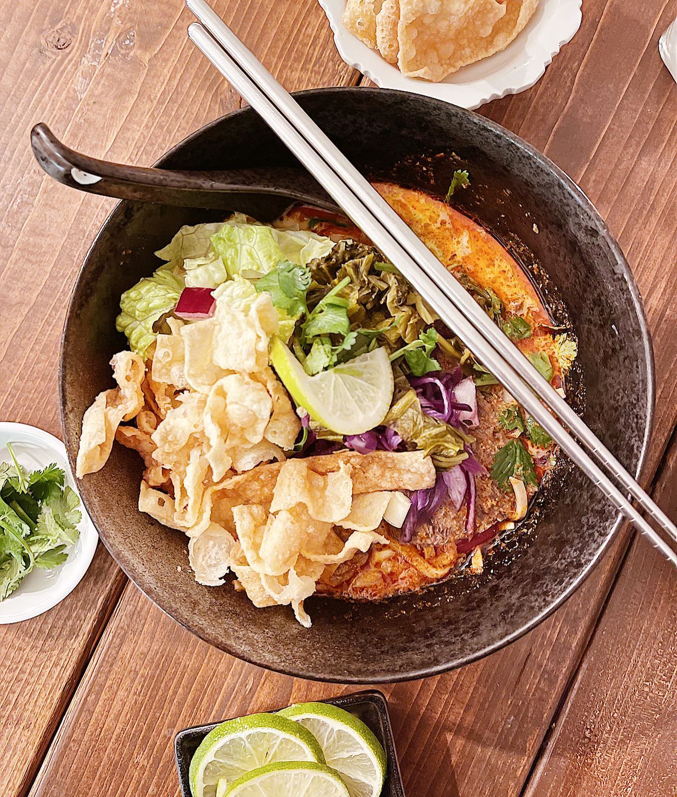 Today it’s Kramens dag (National hugging day) so why don’t you give your tummy an extra hug with a tasteful and warming noodle soup! 🥰🍜