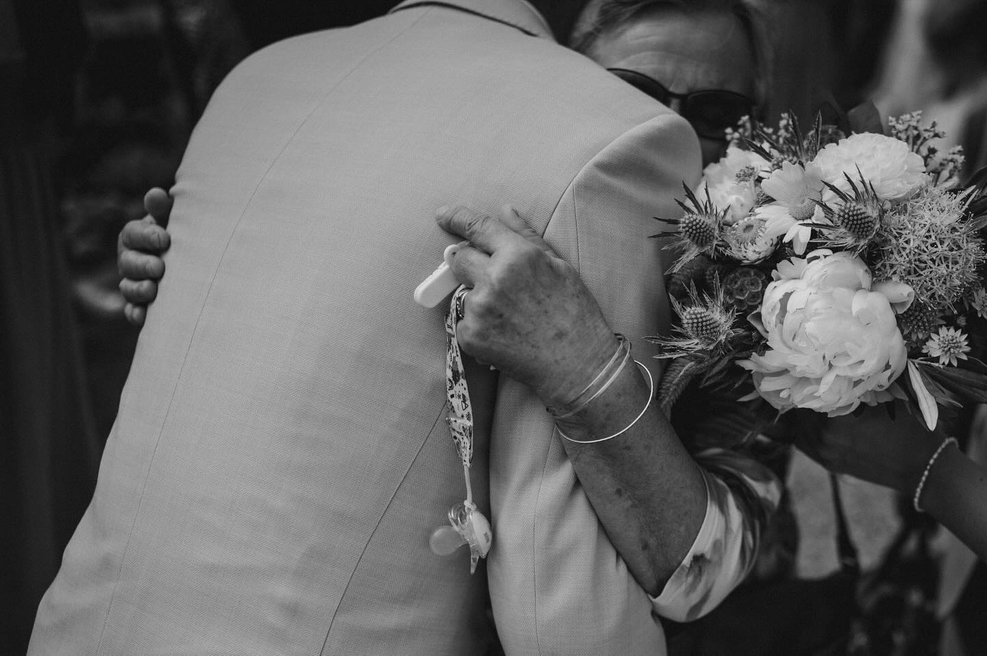 Details zwischen Glückwünschen und Freudentränen ✨
#schwarzweißfotografie #hochzeitsfotograf #hochzeitsfotografie #photography #backwhite #fotografie #blackandwhitephotography #bw #monochrom #sensual
#hochzeit #weddingsh #weddingseason2023 #groom #bride #braut #hochzeitsfotografsh