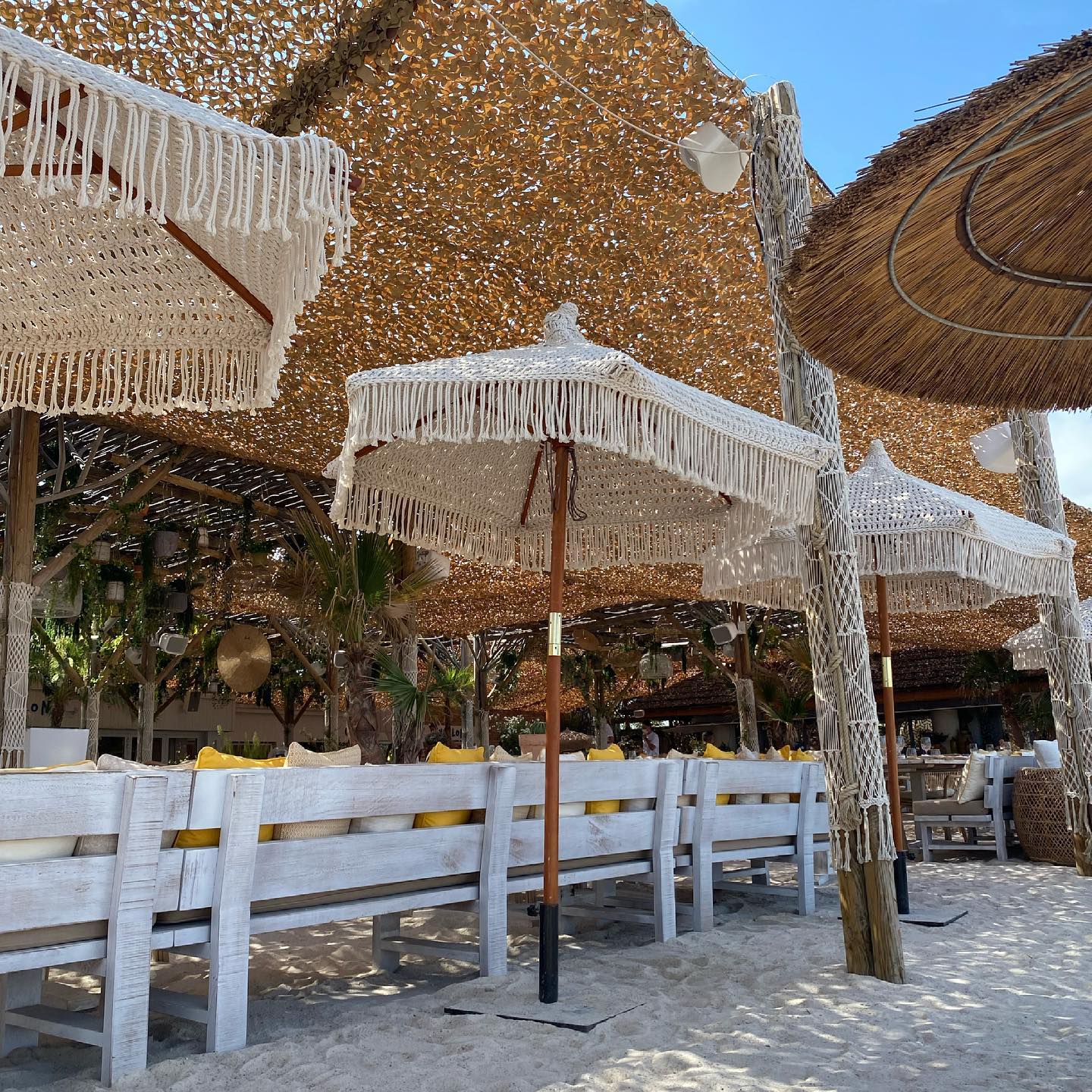 Il y a quelques jours j’ai profité d’une petite pause pour voir le soleil et qu’est-ce que ça fait du bien! Pampelone, toujours aussi beau… Pendant que le Nord était dans la grisaille je sirotais mon petit spritz avec mon frérot ici 👈