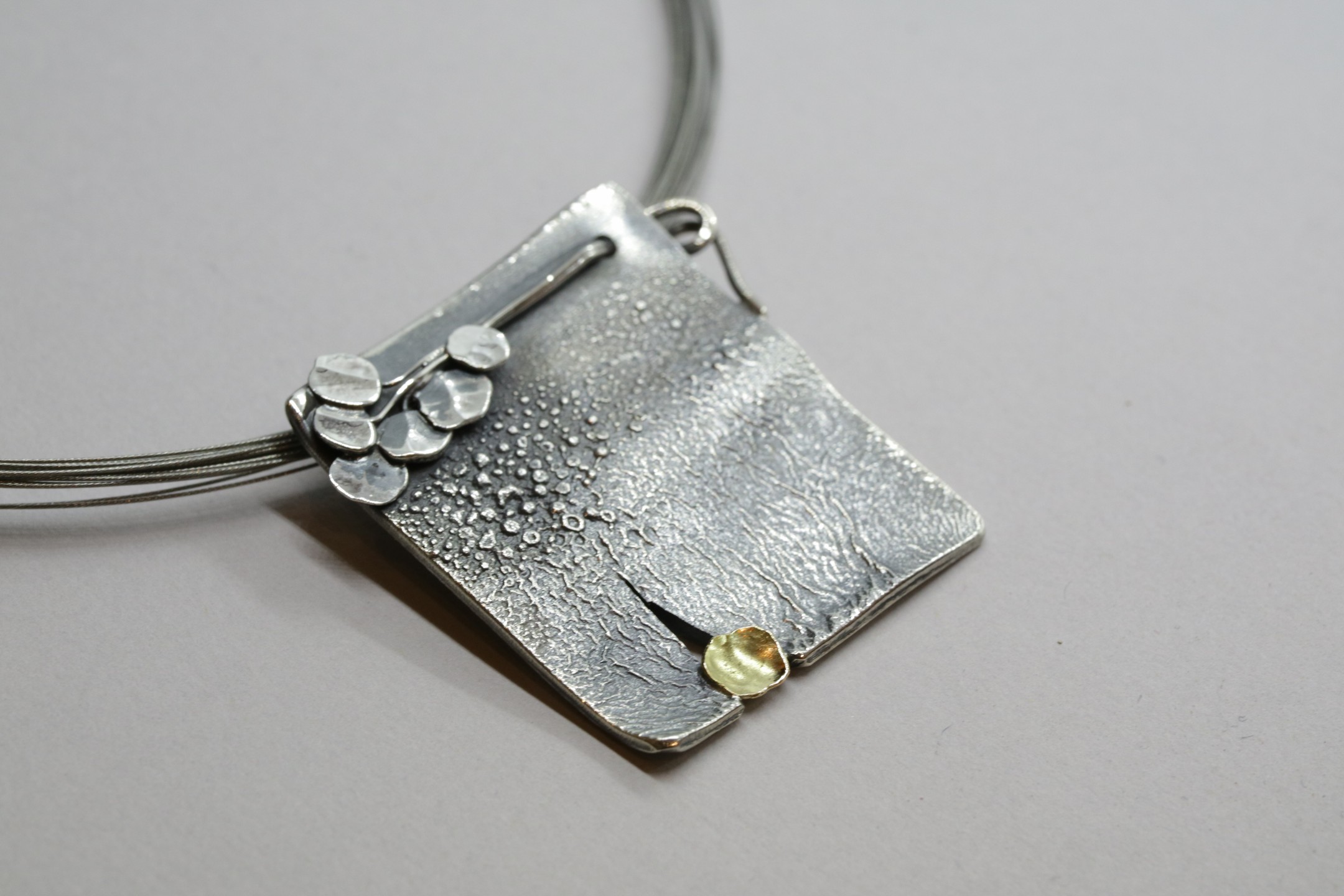 pendant | silver | gold
camara.nafplio.greece
#camaraworkshop #pendant
#nafplio #jewelry #handmade
#silvergold #designjewelry
#handmadejewelry #art