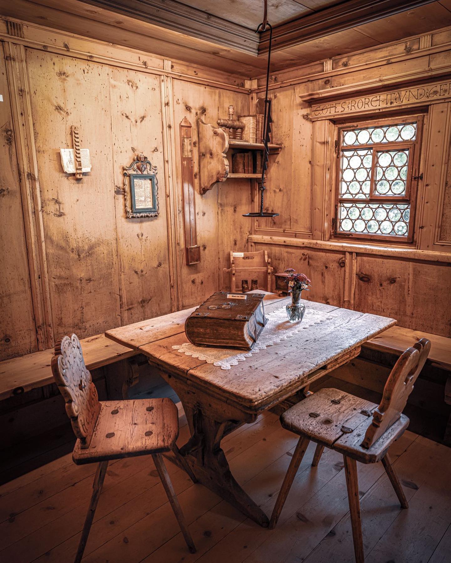das Museum ist heute von 15.00-17.00 Uhr geöffnet 🏠🏔️🌞🌲.
#nutlihüschi#heimatmuseum#walserkultur#klosters#prättigau#graubünden#fotoesthertscharner#hus.gmachts