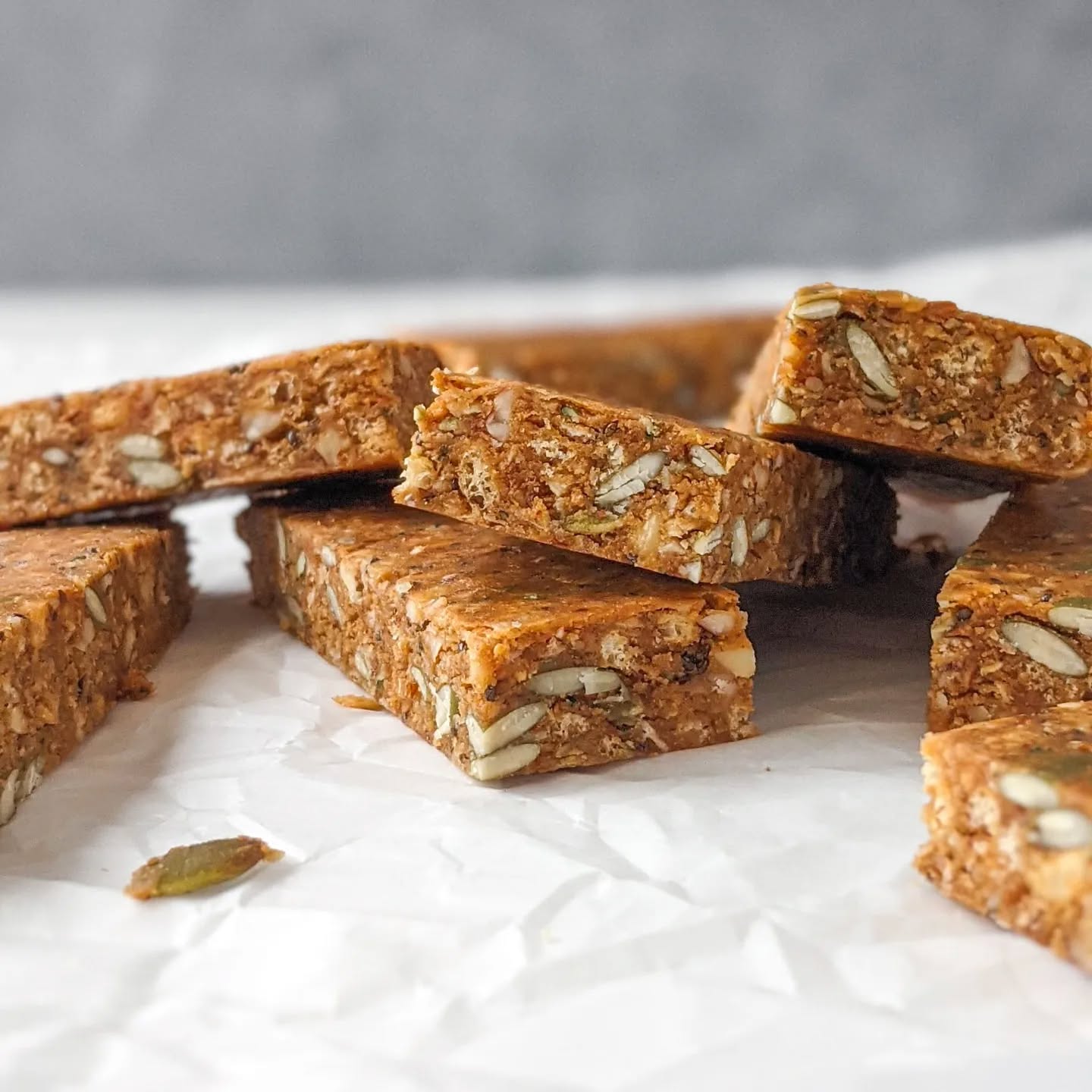 ✨New!✨
No Bake Vanilla Almond Protein Granola Bars now on the blog!
.
✨Link in bio
.
.
.
#parsleyandspice #granolabars #nobake #proteinbars #oatmeal #almond #vanilla #snack #snackrecipe #superfoods #healthyingredients #recipe #foodphotography #almondbutter #dairyfree #glutenfree