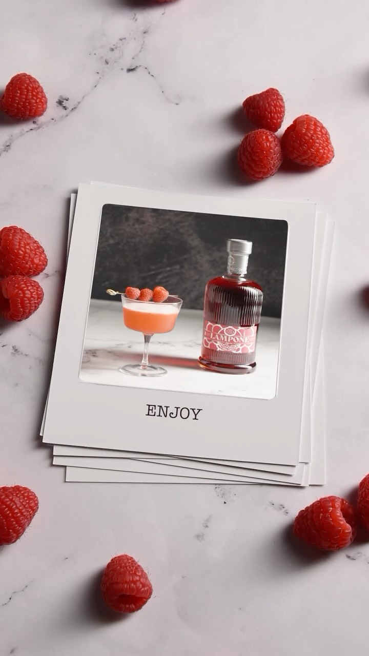 The frame fades in.
A moment caught mid-pour.
Liquore di Vita Raspberry is made to linger: juicy notes, natural sweetness, a gentle acidity that keeps everything in balance...
Meet the Clover Club cocktail, reimagined:
Liquore di Vita Raspberry steps in, adding depth and character.
Madame Drops by Nexus do the rest —
a silky, elegant foam every bartender looks for ✨
Discover the full Nexus range in the link in bio 🍸
cocktails | mixology | clover club