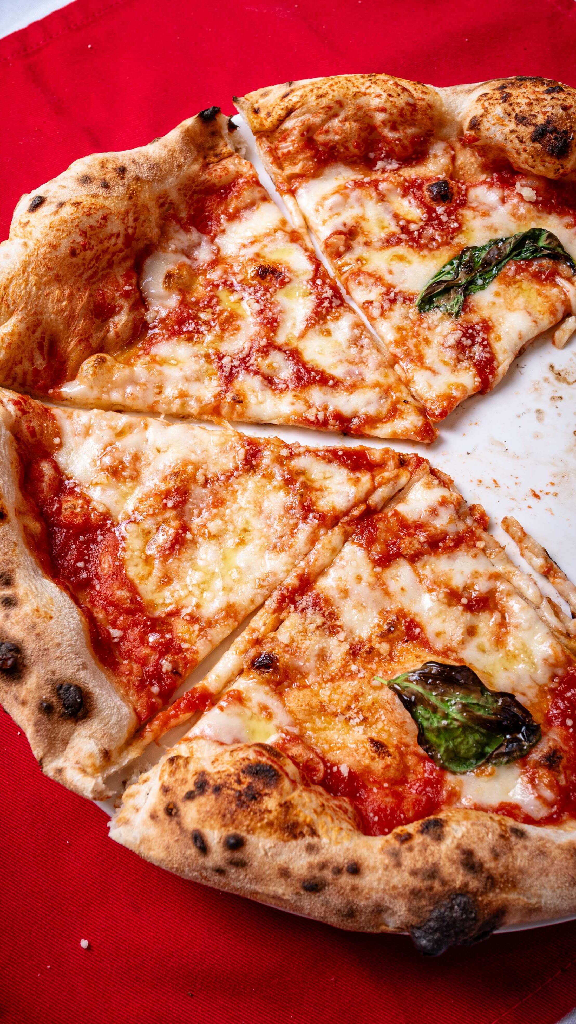 Proof that simple is always better: Margherita. 🤍🍕
Order via link in bio or on Just Eat, Deliveroo & Uber Eats.
#vitaneapolitanpizza #food #pizzalovers #reel #neapolitanpizza