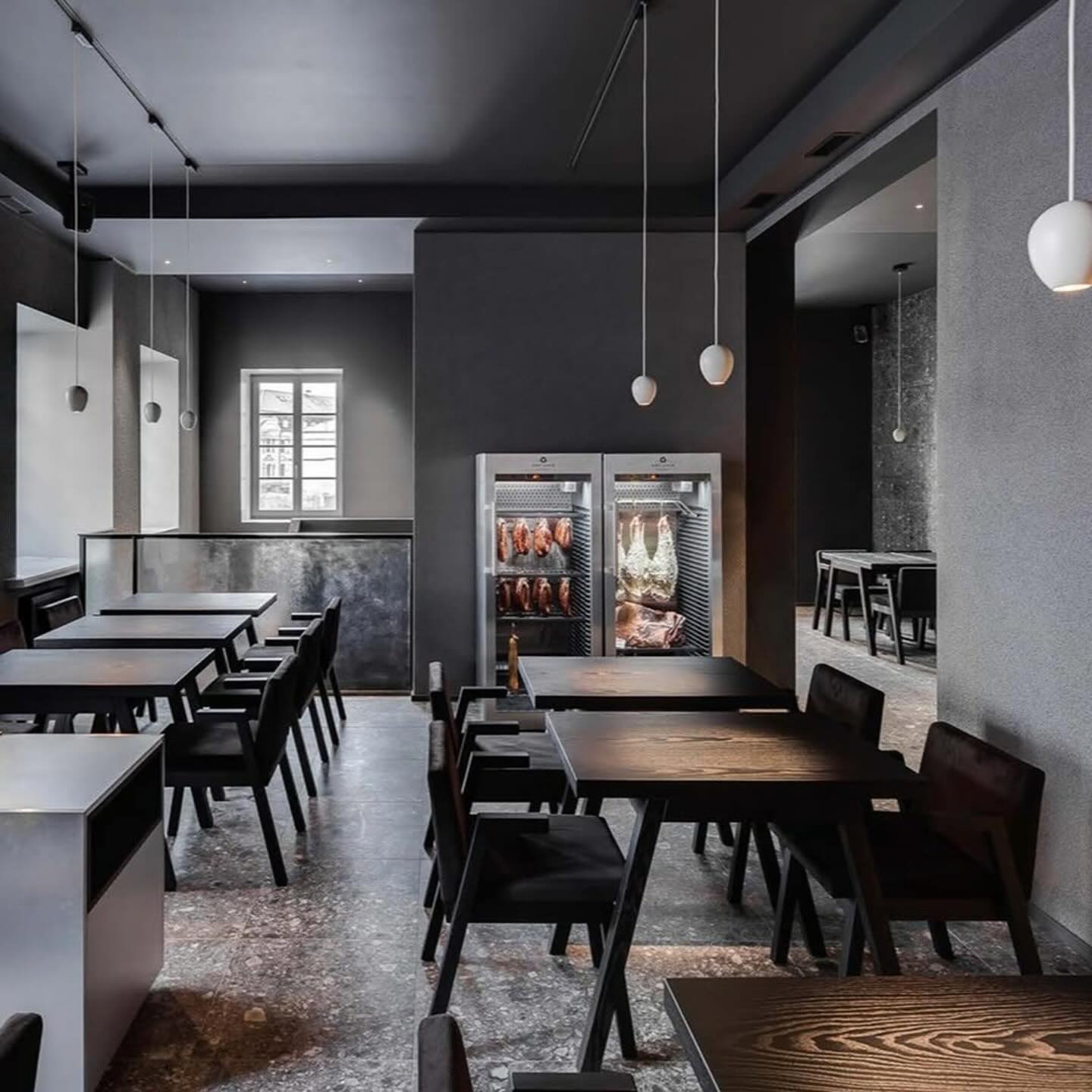 Höchste Fleischveredelung in perfektem Ambiente.✨
Mit DRY AGER wird Vorstellung zur Realität – Qualität trifft Design!
#dryager #fleischveredelung #gastronomie #premiumqualität #fleischsommelier #designtrifftgenuss #dryaging #perfektion #meat #steaklover #steakhouse #butcher