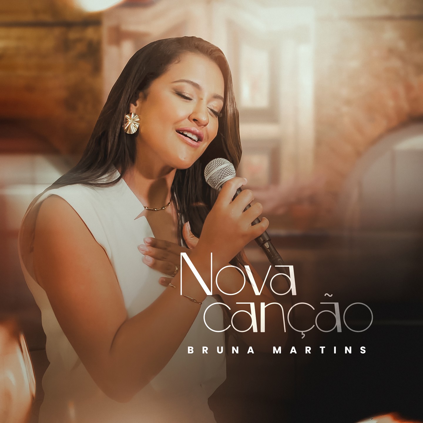A canção "Nova Canção" da Bruna Martins chegou para tocar seu coração! 🎤❤️ Melodia e letras que expressam um amor profundo e gratidão ao Senhor. Link in Bio #NovaCanção #BrunaMartins #MúsicaGospel