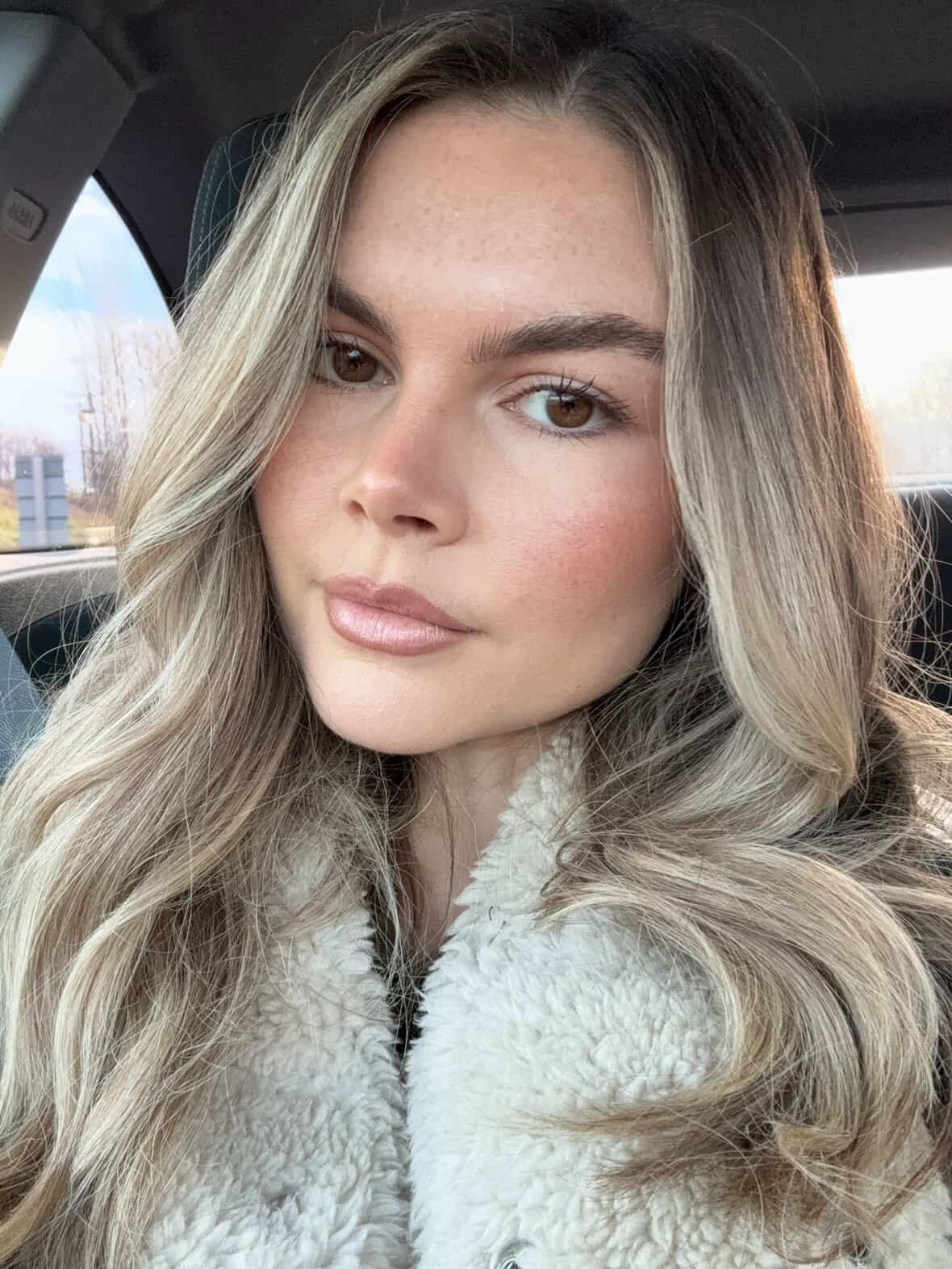 chloe 🫶🏼🫶🏼
colour by me 🥰
my availability is posted on my highlights 🫶🏼
service 🤩 full head balayage, toner, cut and blow dry 🤩
💰 £160
based 📍- @gallagherandwashington 27 Dovedale Road, L18 5EP
📱enquiries - contact button + DM
📱book - link on profile
products used -
@lorealpro @lorealuki @loreal @lorealpro_education_uki @rosieoconnorprohair
@salonsdirect @sallyserskineliverpool
@beautylaunchpad
@hairdressersjournel
i don’t edit my pictures 📸
~
#hairbylucyansboro #studioluxe #studioluxeliverpool
#beautylaunchpad #hairdressersjournal lorealcolourspecialist liverpool liverpoolhair colourspecialist blondespecialist balayagespecialist liverpoolhairspecialist liverpoolbalayage bohoblondetechnique iambohoblonde transformationtechnique balayagetransformation blondetransformation fallhair hairtransformation