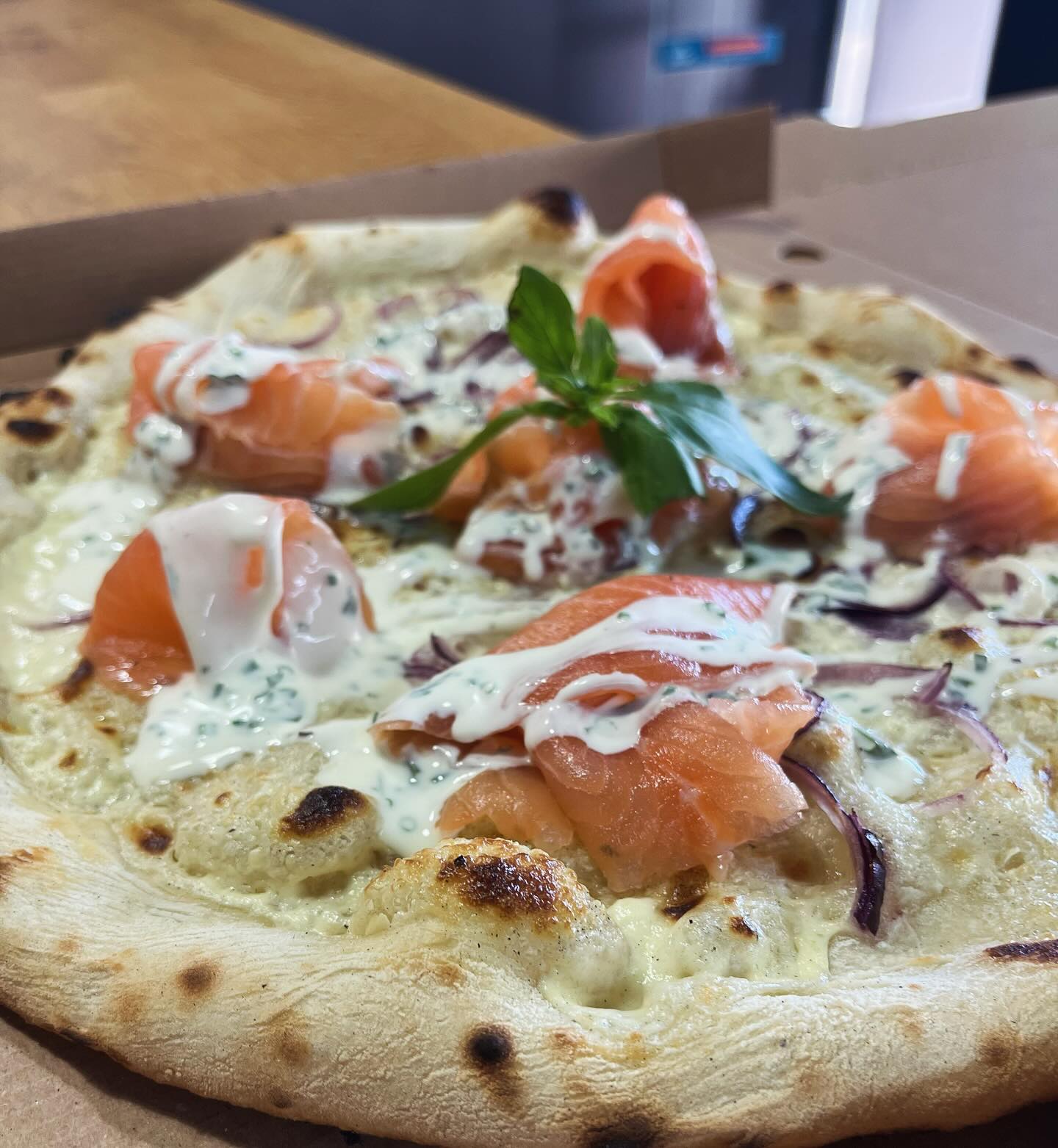 🍕 LA GRAVELAX
#produitslocaux
#pizza #gourmandise
#quality
#saumon
#gravelax
#faitmain
#milohandmadepizzas
#nantes
#instagood