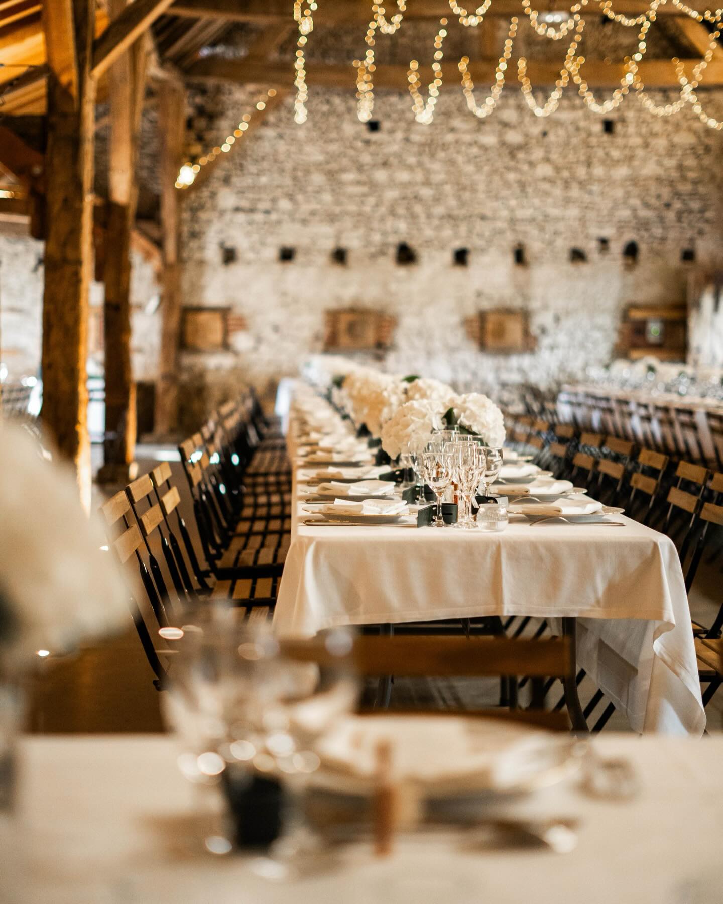 Quelques photos d’une magnifique décoration au Château de la Rivière, dans l’Allier ✨📸
@lariviereandrea_
#mariagelyon #photographemariage #photographemariagelyon #chateau #mariagechateau