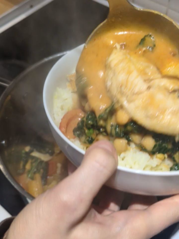 A few people asked for this recipe so here you go:
The paste I used is the brand pictured called Mae Ploy and apart from the high salt content it's minimally processed.
I doubled this recipe and added extra things to make it more nutritious. 🌶️
Ingredients
200ml can coconut milk
1-2 tbsp panang curry paste
Large tsp of peanut butter
200g chicken breast
100g of greens and any veg you'd like to add (green beans, red pepper etc)
Half a can of chickpeas
1 tbsp fish sauce
1 Tsp of honey
Cooked jasmine rice
To serve - lots of lime 🍋🟩
Step 1
Add 2-3 tbsp of the thick part of the coconut milk into a saucepan over a medium-high heat. When the coconut milk starts bubbling, add 1-2 tbsp of the curry paste and the peanut butter stir well for about 1 min, until fragrant.
Step 2
Stir in the chicken and let it cook for about 3-4 mins until beginning to brown all over. Follow with the veg and greens you've chosen and stir well.
Step 3
Season with the fish sauce and honey, then add the rest of coconut milk. Mix well and simmer for 3-5 mins until the chicken is cooked through. Taste and add more honey or fish sauce if necessary – it should be salty and nutty, and the sweetness should come through.
Sericenover rice with lots of freshly squeezed lime! 🍋🟩🍋🟩