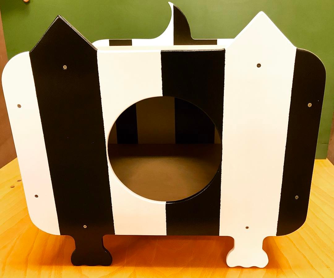 Fanatik #Beşiktaş'lı bir pisiye gidiyor 🐱🐾🐾☺️ Sipariş için mesaj atabilirsiniz ya da info@podo.com.tr 😻 #ÖzelÜretim #BJK #podoatölyesinden #podosizvepatilidostlarinizicintasarimlar #pododesignsforpets #catlove #fanatikbjklilar #fanatik #çarşı #pisiCo #PisiCoKediEvi