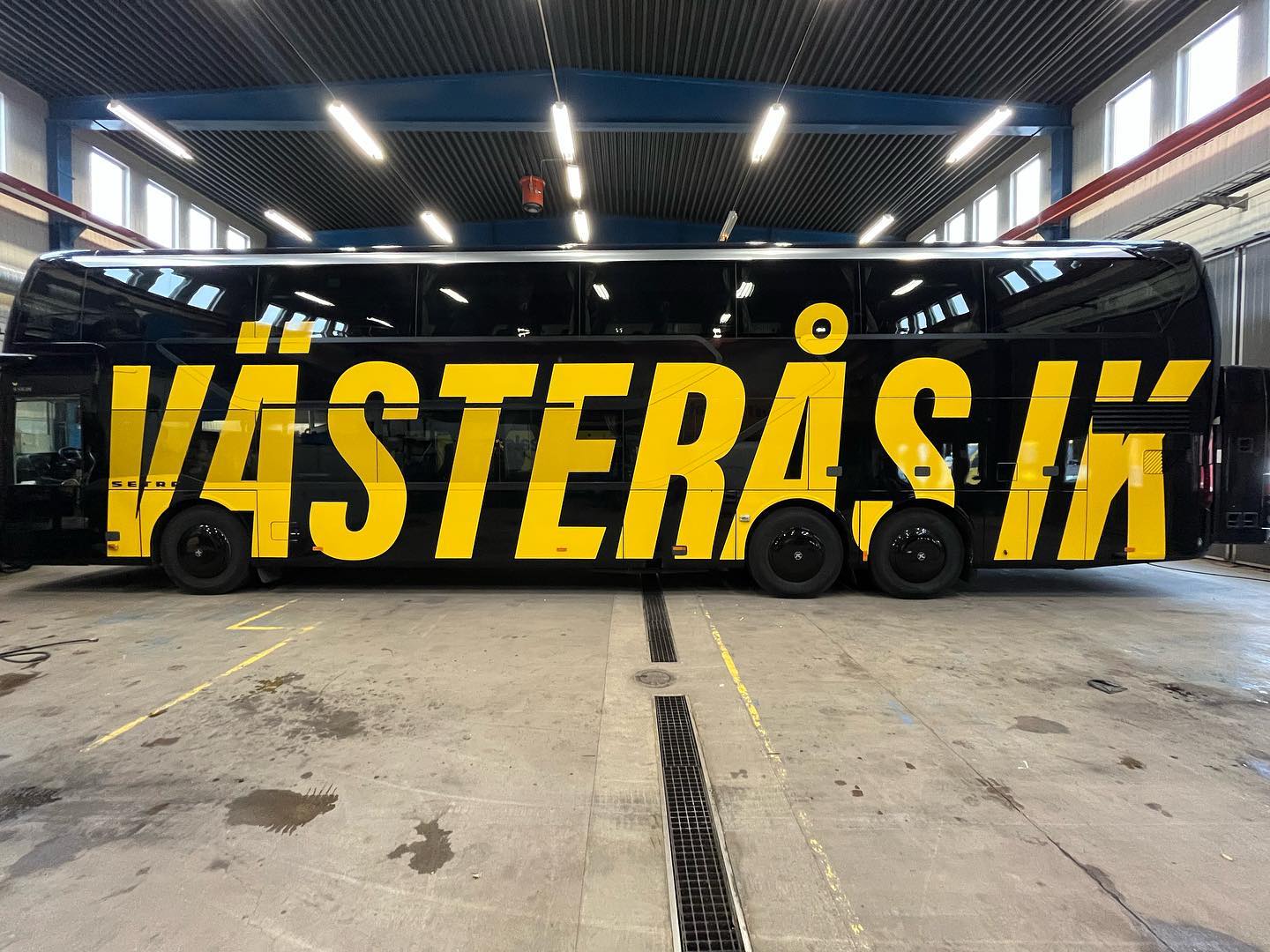 Nylackad buss och ny fräsch dekor. Kalmar nästa! 🏒🥅