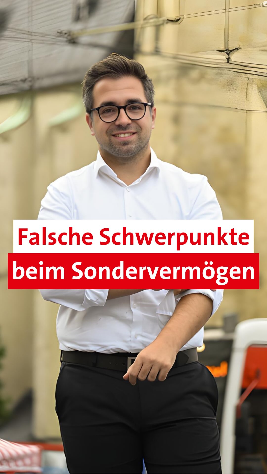 𝗙𝗮𝗹𝘀𝗰𝗵𝗲 𝗦𝗰𝗵𝘄𝗲𝗿𝗽𝘂𝗻𝗸𝘁𝗲 𝗯𝗲𝗶𝗺 𝗦𝗼𝗻𝗱𝗲𝗿𝘃𝗲𝗿𝗺ö𝗴𝗲𝗻
Wir kritisieren die Schwerpunktsetzung des Oberbürgermeisters bei der Verwendung der 116 Millionen Euro aus dem Sondervermögen. Während 33 Millionen Euro für die Sanierung des Stadthauses vorgesehen sind, fehlen wichtige Projekte wie Schulsanierungen komplett. Diese Prioritäten sind für uns nicht nachvollziehbar.
Ab Februar sollen die Schwerpunkte im Stadtrat diskutiert werden. Dabei wollen wir erreichen, dass die Mittel so eingesetzt werden, dass die Hallenserinnen und Hallenser die Verbesserungen wirklich spüren. Im Stadthaus tagt zwar der Stadtrat. Aber das darf nicht der Maßstab sein. Der Maßstab sind Investitionen, die unsere Stadt im Alltag besser machen.