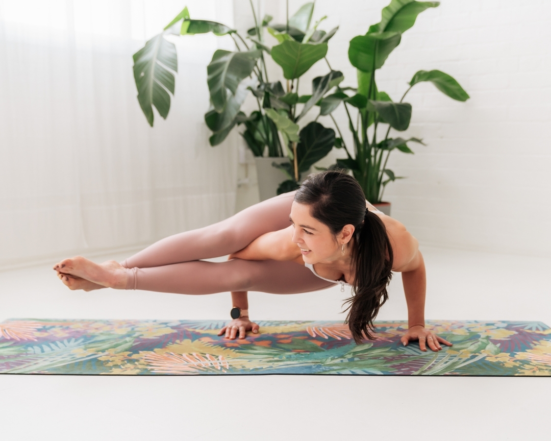 Balancing your week with a bit of calm and finding moments of stillness each day can be the perfect way to reset during a busy week/end🧘♀️✨
.
.
.
.
#willowyoga #printedyogamat #SelfCare #FindYourCalm #Mindfulness #WeeklyReset #PeacefulMoments