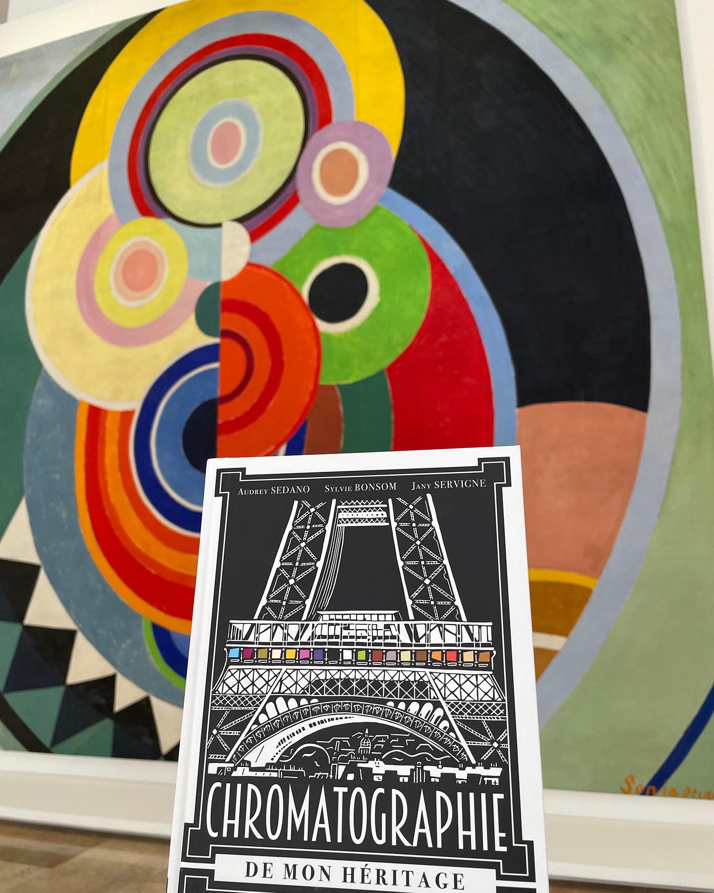 Notre bande dessinée « Chromatographie de mon héritage » est désormais en vente à la librairie/boutique du @museedartmodernedeparis !
#chromatographiedemonhéritage #audreysedano #atelieronami #museeartmoderneparis #paris #patrimoinefrancais #artmoderne #bandedessinee