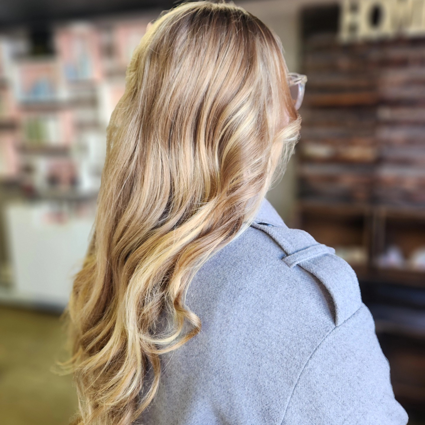 ✨ Beat Those Winter Blues with a Touch of Light! ✨
Winter got you feeling a little…blah? Let's talk about a little secret weapon against the seasonal doldrums: HIGHLIGHTS! ☀️ Seriously, strategically placed highlights can do wonders for your mood (and your hair!).
Think about it: The days are shorter, the sun is hiding, and everything feels a little…dim. Adding some brightness around your face instantly creates a more radiant, healthy glow. It's like carrying your own little sunshine with you! ☀️
Whether you're into subtle sun-kissed strands or bold, there's a highlight style out there for you.
So, if you're looking for a way to boost your mood and add a little sparkle to your winter, consider a touch of highlights. Trust me, your future self (and everyone you meet!) will thank you. 😉
Book online www.vagaro.com/blush84
#winterhair #highlights #hairtransformation #goodvibes #selfcare #beauty #hairgoals #winterblues #brightenyourday #hairinspo #hairmagic #feelgood #lookgood