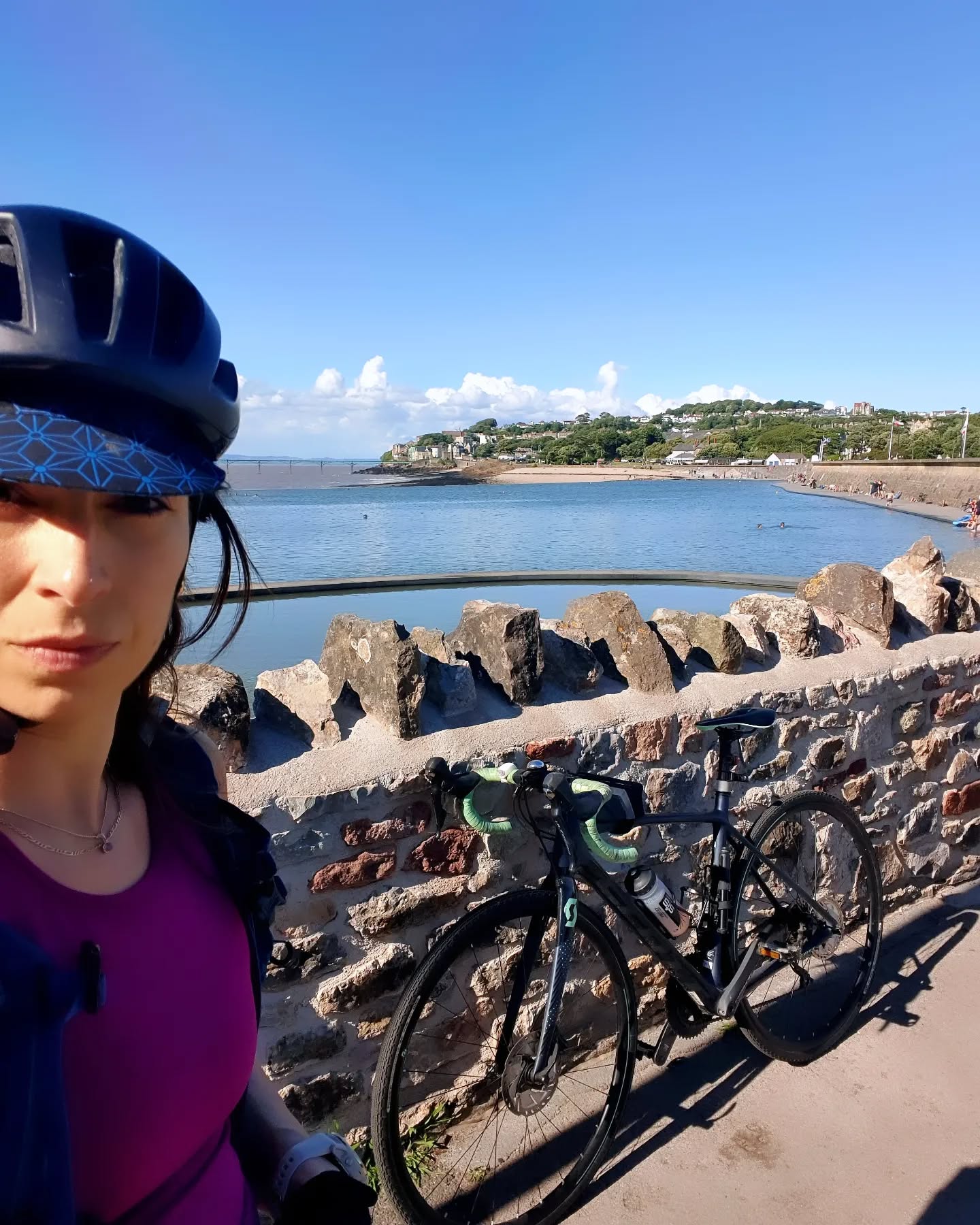 Well that was a delightful hour on a sunny summer Sunday evening! Nothing strenuous, only a very leisurely ride from Bristol to Clevedon marine lake via the quiet cycle network path & lanes.
It's been a while since I last gave these wheels a spin....felt very good. 🚴♀️☀️
#fitwellmove #activerest #bikeride #clevedonmarinelake #getfittohavefun