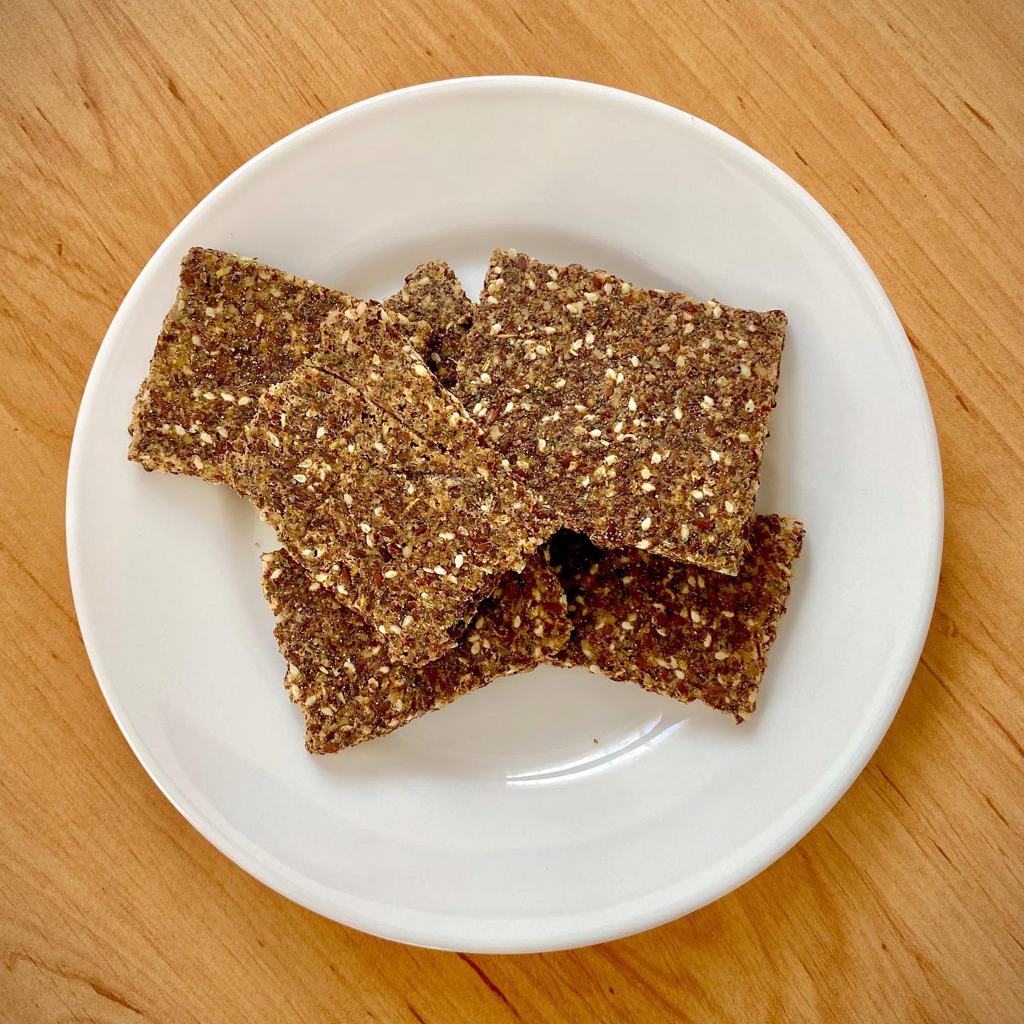 ✨Új recept✨
Magvas kréker
🔸
Ropogós, rostban és fehéjben gazdag kréker lenmaggal, szezámmaggal, mandulával, dióval, tökmaggal.
🔸
A receptet megtaláljátok weboldalunkon:
www.denes-natura.hu/reform-receptek
🔸
#denesnatura #reformreceptek #magvaskréker #lenmag #szezámmag #tökmag #mik #mutimiteszel