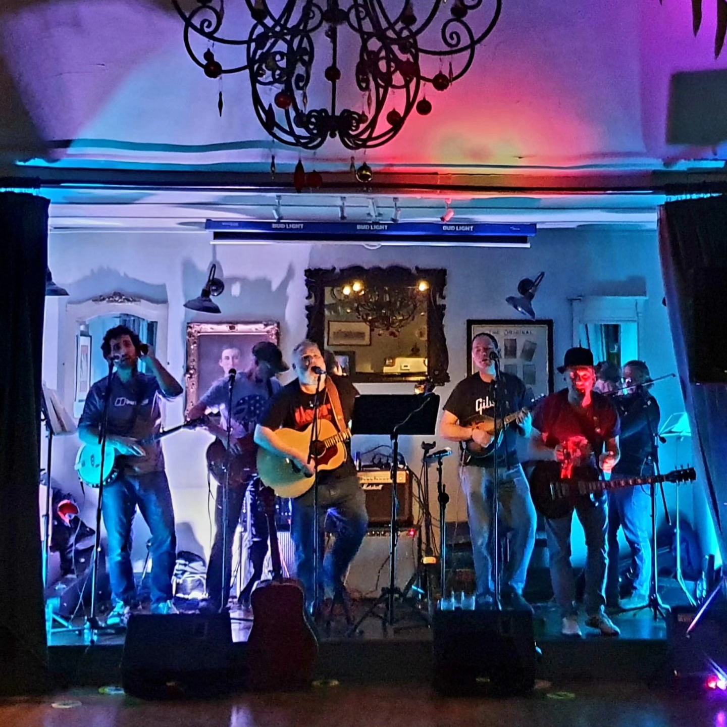 Live music every Sunday evening from 6pm🎶
This week @21whiskeys 🤩
#livemusic #liveband #sundayroast #sunday