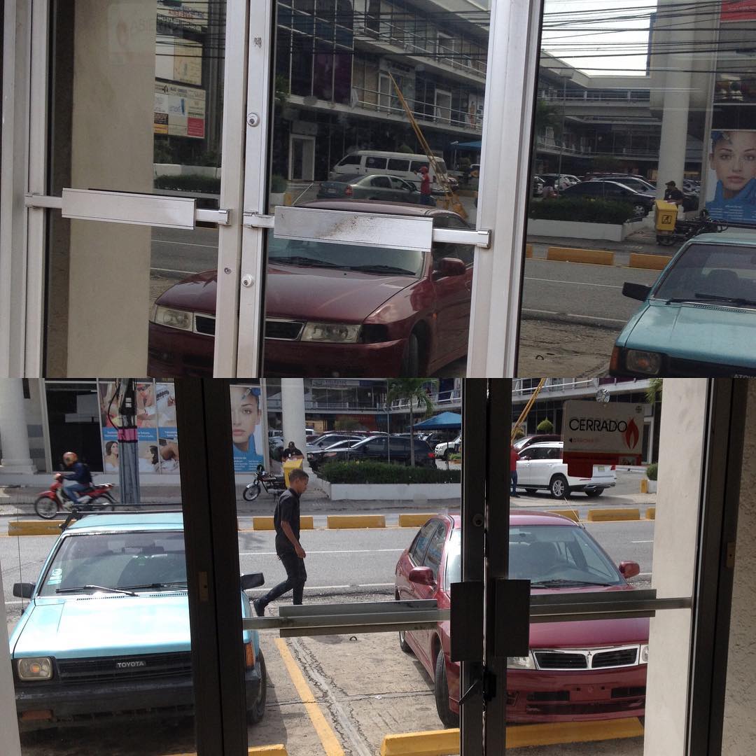 Arriba: Vista desde el exterior.
Debajo: Vista desde el Interior.
Huper Optik Fusion 10, provee un 77% de rechazo de calor y privacidad con 15 años de garantía. Mejora el rendimiento del aire acondicionado en usos comerciales con Huper Optik #huperoptik #huperfusion #autobahnfilms #windowfilms #laminados #laminadosrd @solgard_rd