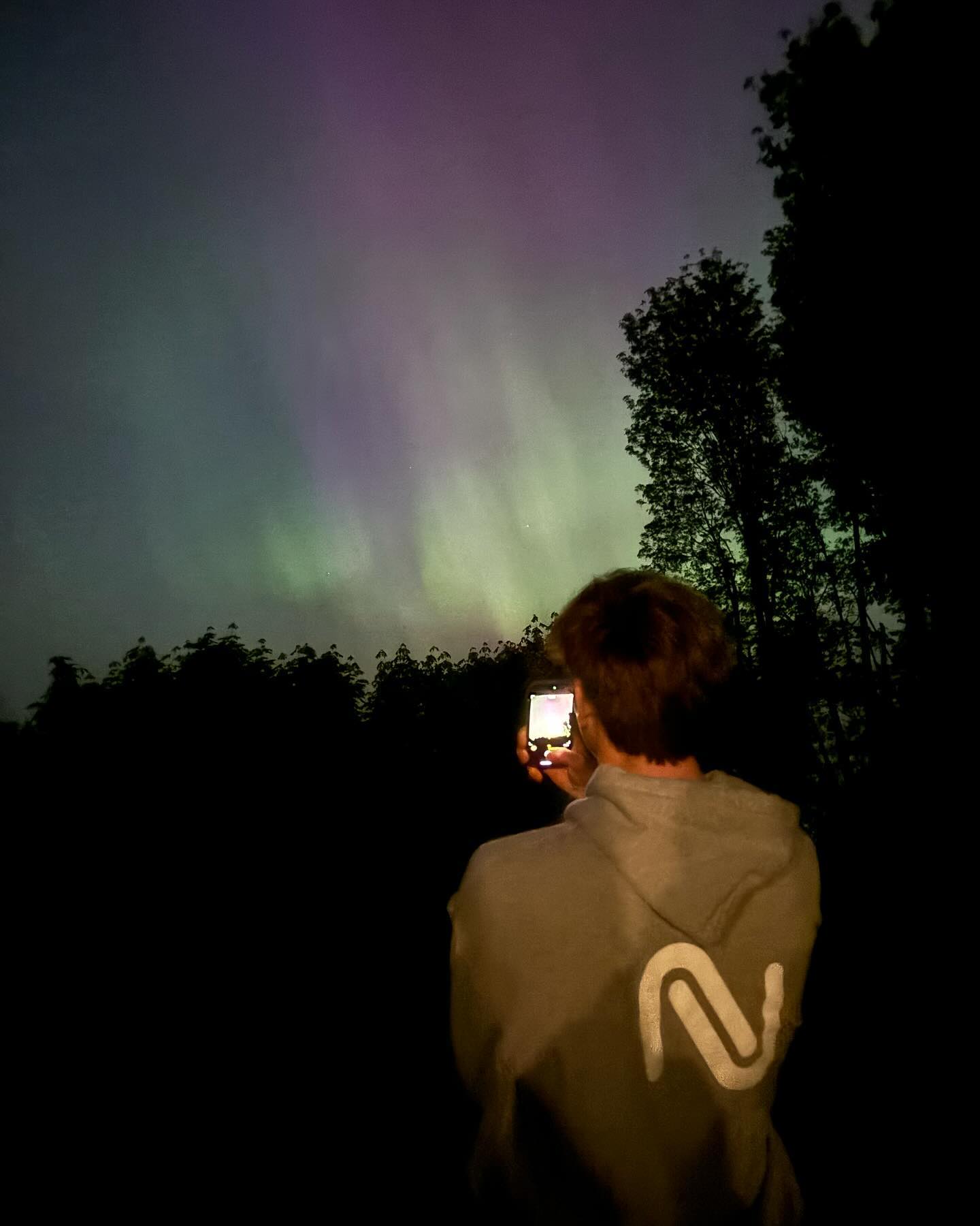 Aurora Borealis viewing. ✨
#niederbergercontracting #merch #northernlights
#pnwcontractors