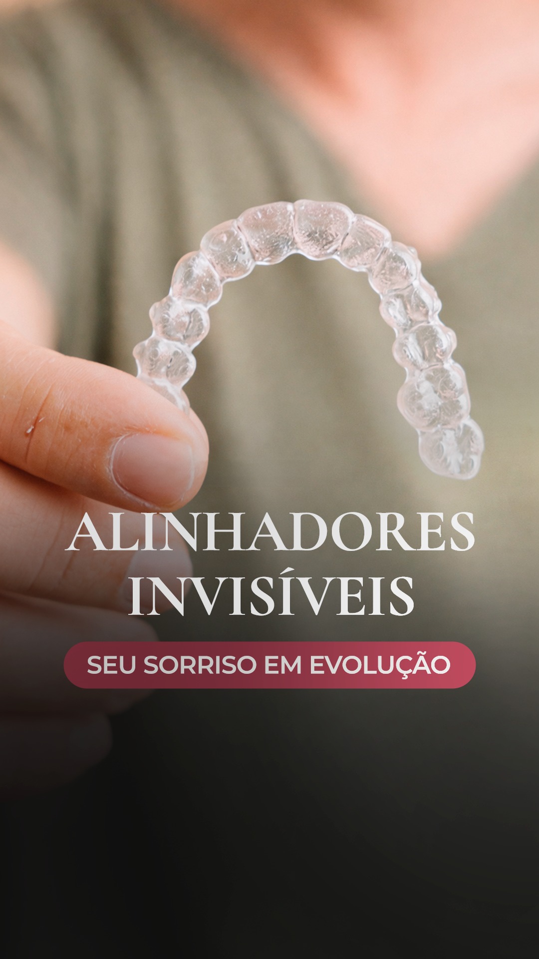 Os alinhadores invisíveis são uma alternativa moderna, discreta e confortável para alinhar os dentes. Eles são transparentes, removíveis e permitem comer e higienizar os dentes normalmente durante o tratamento.
O planejamento é feito de forma digital, o que possibilita prever as movimentações e acompanhar a evolução do sorriso ao longo das etapas. Em muitos casos, os resultados começam a aparecer logo no início do tratamento.
📲 Agende seu horário na Galvão Odontologia: (67) 99243-1904
📍 Rua Floriano Peixoto, 1227 – Esquina com a Rua Monte Alegre – Jardim América, Dourados – MS
#dentista #odontologia #dourados #douradosms #ortodontia #alinhadorinvisivel #sousmile #sorrisoalinhado