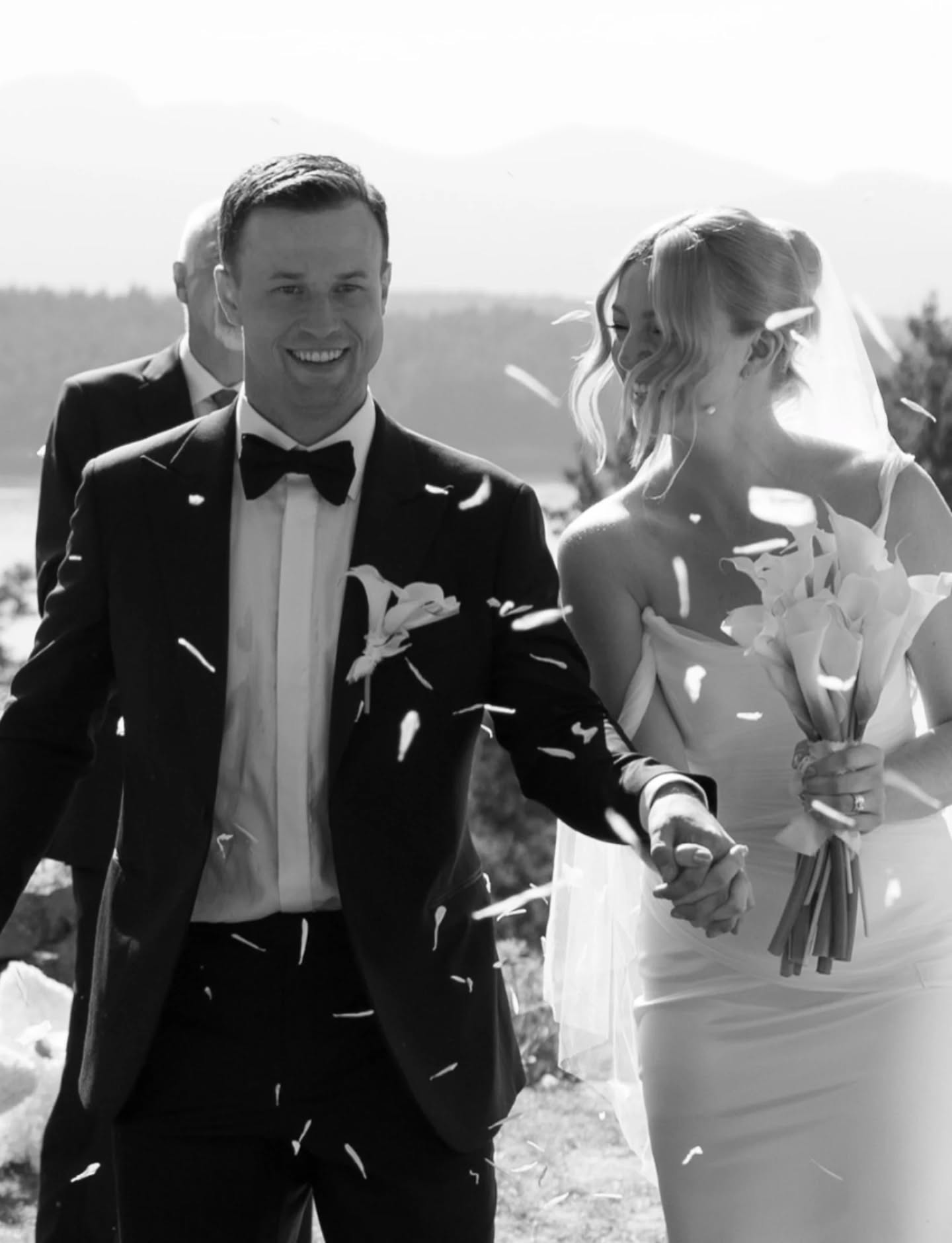 OUMA Bride Naomi, in Cris.
An intimate ceremony by the sea — where the wind became part of the dress, and the veil moved like a quiet echo of the tide.
Cris is cut in textured tulle over triacetate satin — soft structure beneath lightness, strength beneath romance. Paired with her matching veil, every step felt weightless, yet grounded.
For brides who choose intention over spectacle.
For moments that don’t need to be loud to be unforgettable.
#OUMARealBride #OUMABride #BeachWedding #ModernBride #DesignerWeddingDress