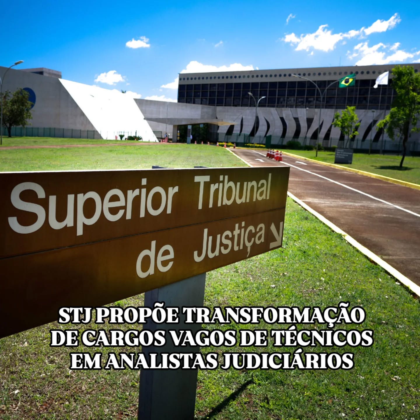 STJ propõe transformação de cargos vagos de Técnicos em Analistas Judiciários
O Superior Tribunal de Justiça (STJ) deu um passo importante em direção à valorização da carreira de Analista Judiciário no Brasil ao enviar ao Congresso Nacional em 11/11/2024 um anteprojeto de lei que propõe a transformação de 104 cargos vagos de Técnico Judiciário em 63 novos cargos de Analista Judiciário, pertencentes ao quadro permanente do Tribunal (PL nº 4303/2024).
Esta proposta não só reflete a evolução das demandas do Poder Judiciário, mas também representa um marco na adequação dos quadros funcionais às necessidades contemporâneas, em especial no que se refere à qualificação dos servidores.
A justificativa para essa transformação é clara e reflete a crescente complexidade das funções que o Judiciário precisa desempenhar, especialmente nas áreas de tecnologia e direito.
Conforme mencionado na justificativa do anteprojeto pelo Min. Herman Benjamin, atual Presidente do STJ, no setor de tecnologia da informação, por exemplo, a automação de processos e o avanço de soluções em inteligência artificial tornaram-se fundamentais para a otimização das atividades judiciais, demandando profissionais com formação superior e especializada.
Segue o Ministro Presidente do STJ esclarecendo que, da mesma forma, na área jurídica, a crescente demanda nos gabinetes ministeriais e em outras unidades finalísticas exigem servidores com competências avançadas em Direito. A proposta do STJ se alinha a esse cenário, oferecendo um quadro de servidores mais qualificado, preparado para lidar com a realidade de um Judiciário cada vez mais complexo.
Em sua argumentação, elucidou que entre janeiro de 2023 e agosto de 2024, aproximadamente 71% das vagas ofertadas pelo STJ em seleções internas foram destinadas a profissionais com nível superior, sendo 64,8% dessas vagas ocupadas por indivíduos com formação em Direito.
PARA LER MAIS, ACESSE:
WWW.ANJUD.COM.BR