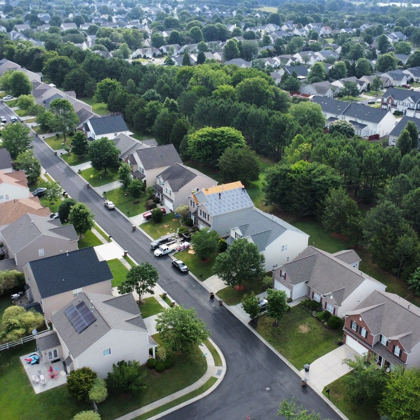 Roof replacement! Another beautiful day in Charlotte for a re-roof!
#roofinstallation #owenscorningroofing #stormdamagerepair