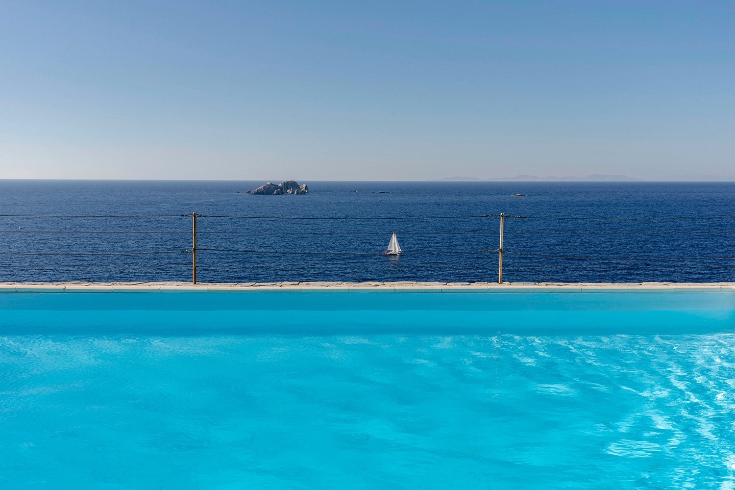 Archipelagos Resort, Paros.
#architecturalphotography #realestatephotography #parosvillas #interiorphotography #parosisland⚓️🌊🌞 #parosphotographer #dronephotography #aerialphotography