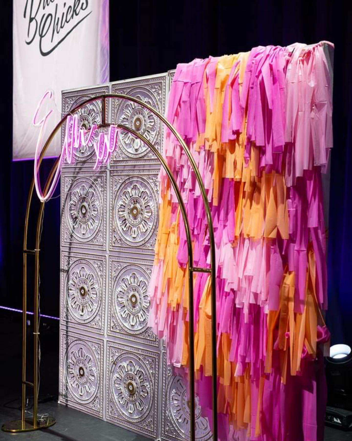 Streamer walls up on stage! @thestarsydney for @businesschicks Sydney event
#streamerwall #tasselwallhanging #streamerwalls #backdropwall #eventdecor #corporateeventstyling #eventdecorations #centralcoastevents #centralcoastdelivertome