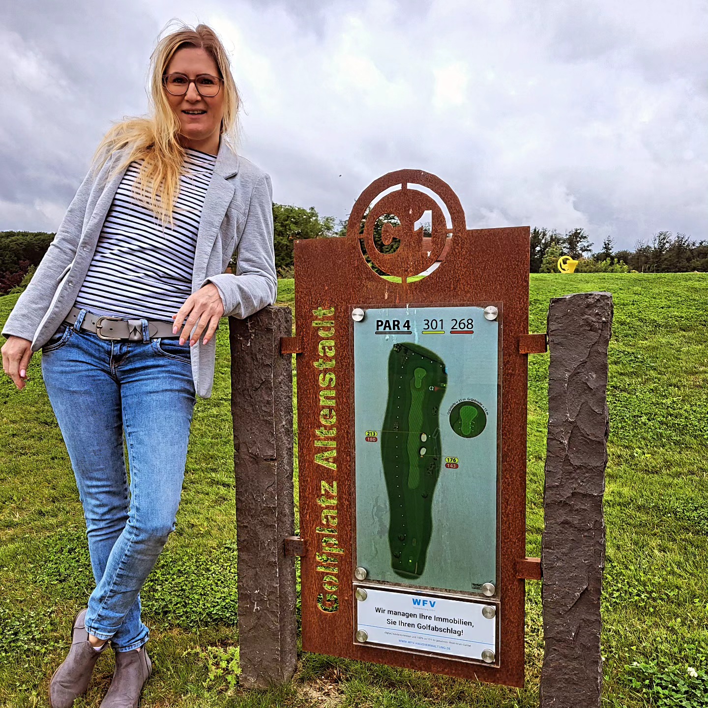 Sie managen Ihren Abschlag und wir Ihre Immobilien.
Heute waren wir kurz zur Abnahme unserer neuen Sponsoringtafeln am @golfplatz_altenstadt. Vielen Dank an Herrn Rott für die schnelle und unkomplizierte Umsetzung. Wir freuen uns auf die zukünftige Zusammenarbeit.
#hausverwaltung #golfplatzaltenstadt #immobilien #altenstadt