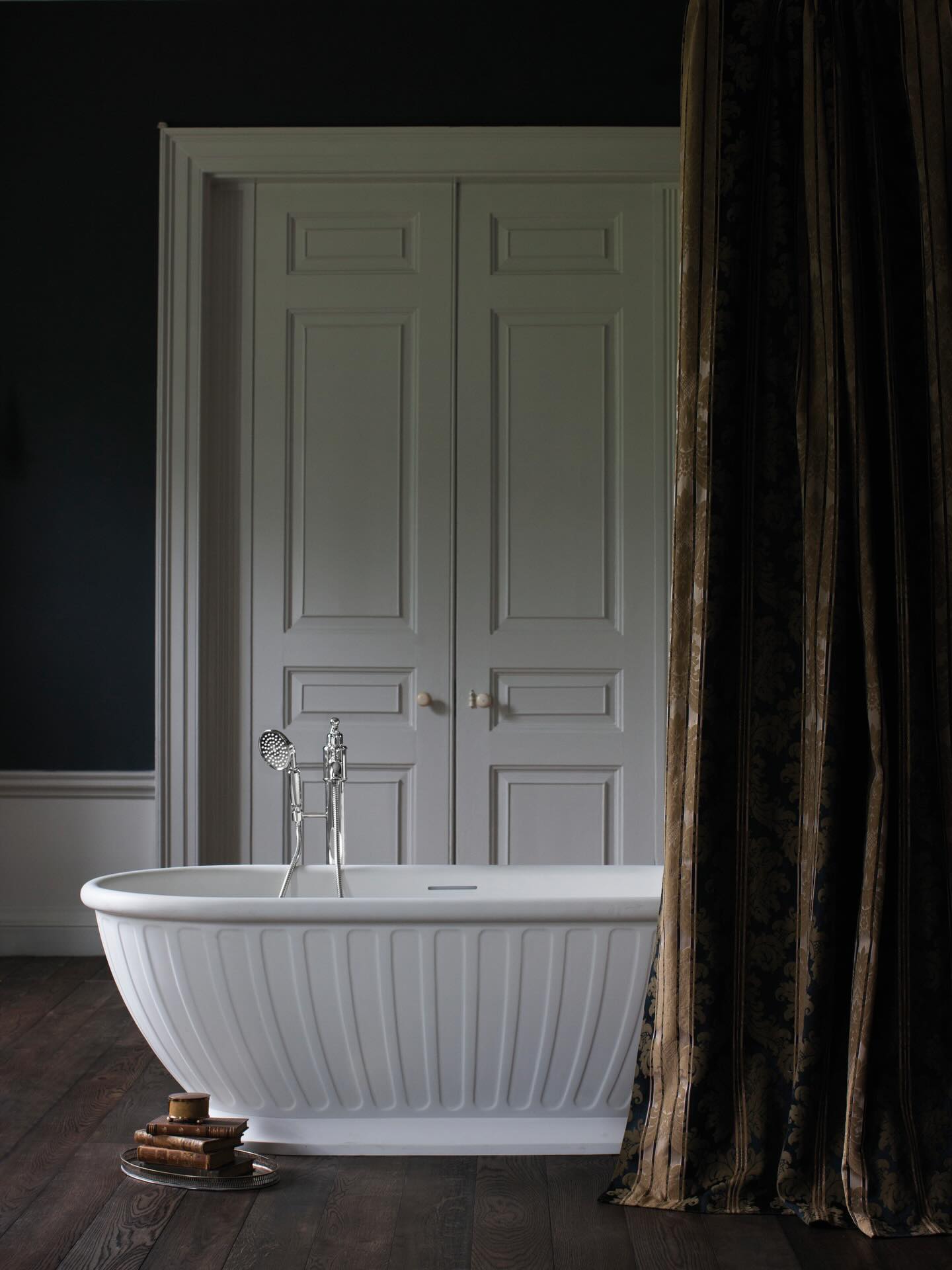 @burlingtonbathroom
“This Albany Arcade bath has a timeless style that will fit into any traditional or contemporary bathroom and will certainly add a classic and luxurious look and feel.”
#bathroom #home #bath #design
